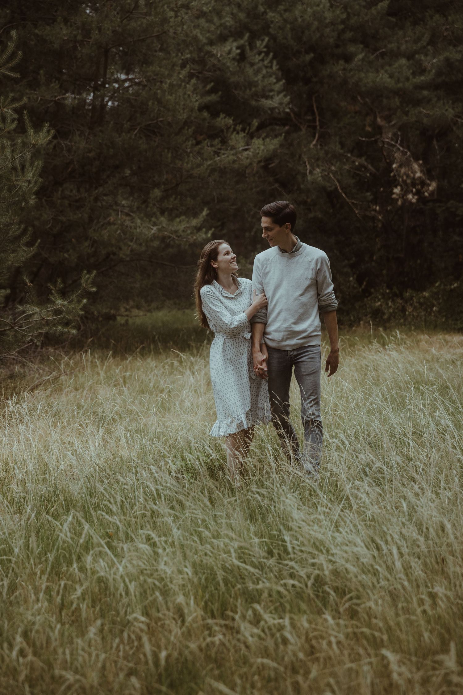 trouwfotograaf Almelo loveshoot koppel ontspannen sfeer
