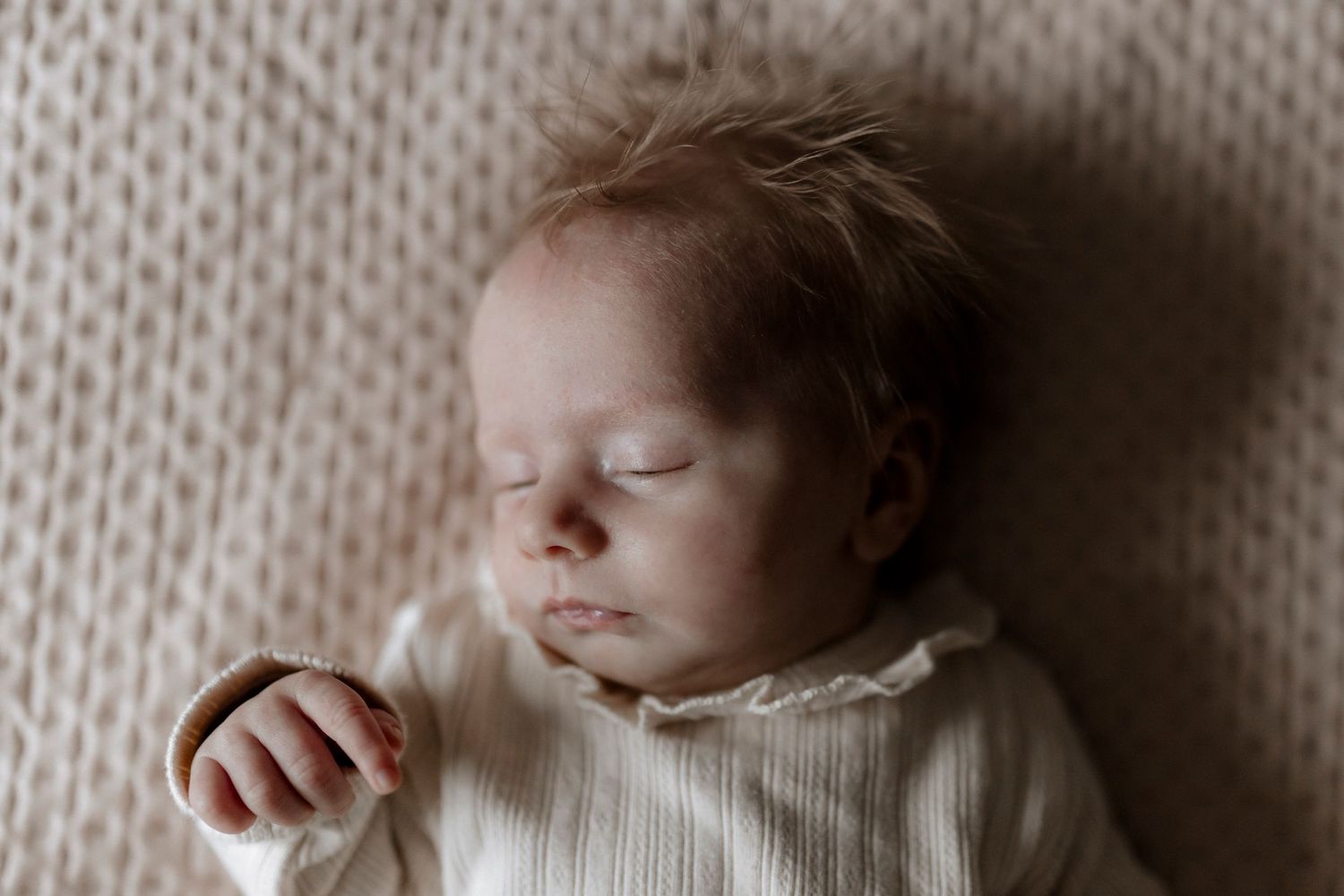 Newborn fotograaf Almelo, liefdevolle en zachte fotoshoot van je pasgeboren baby. Newborn shoot Almelo, Pasgeboren fotoshoot Almelo Baby
