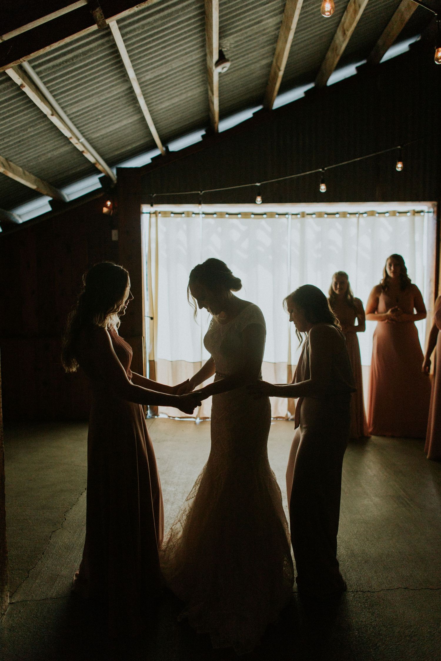 Rustic romantic wedding at Swan’s Trail Farms in Snohomish by Washington wedding photographer