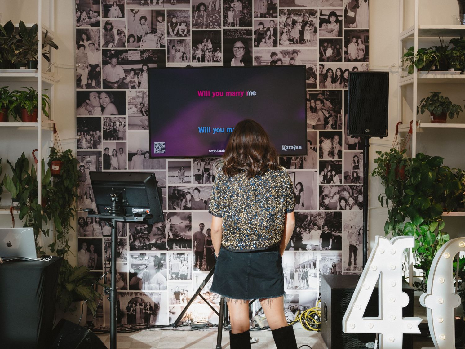 Event storytelling photography capturing a milestone birthday celebration in a warm and welcoming space.