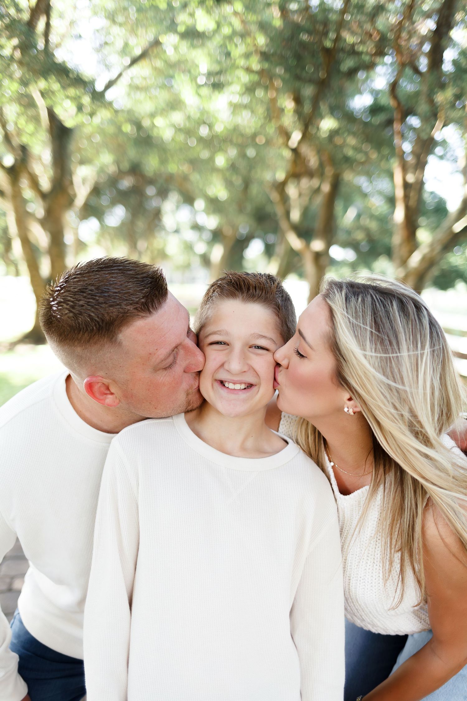 family photos open field photoshoot family photographer