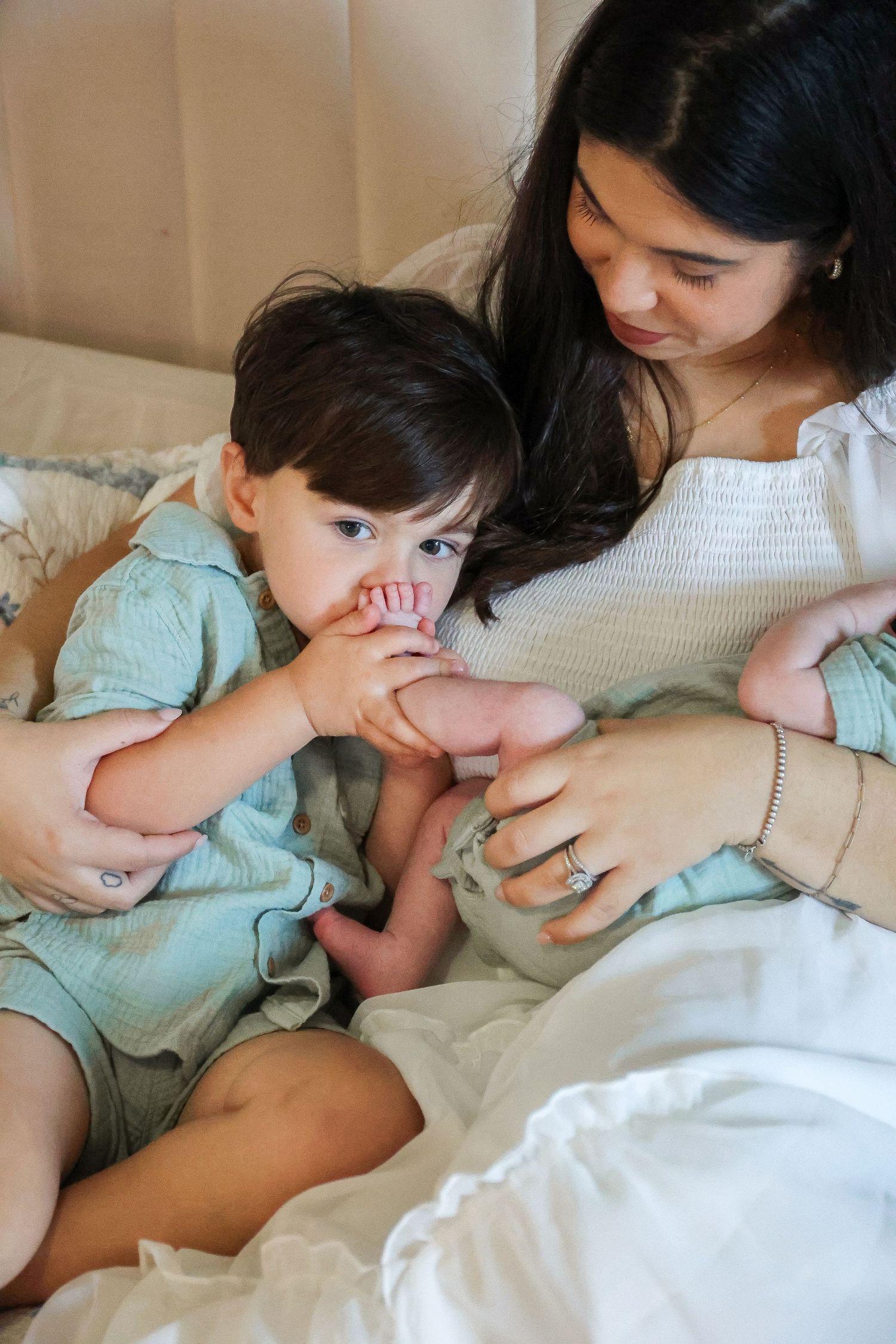 newborn baby detail photos in home newborn photoshoot