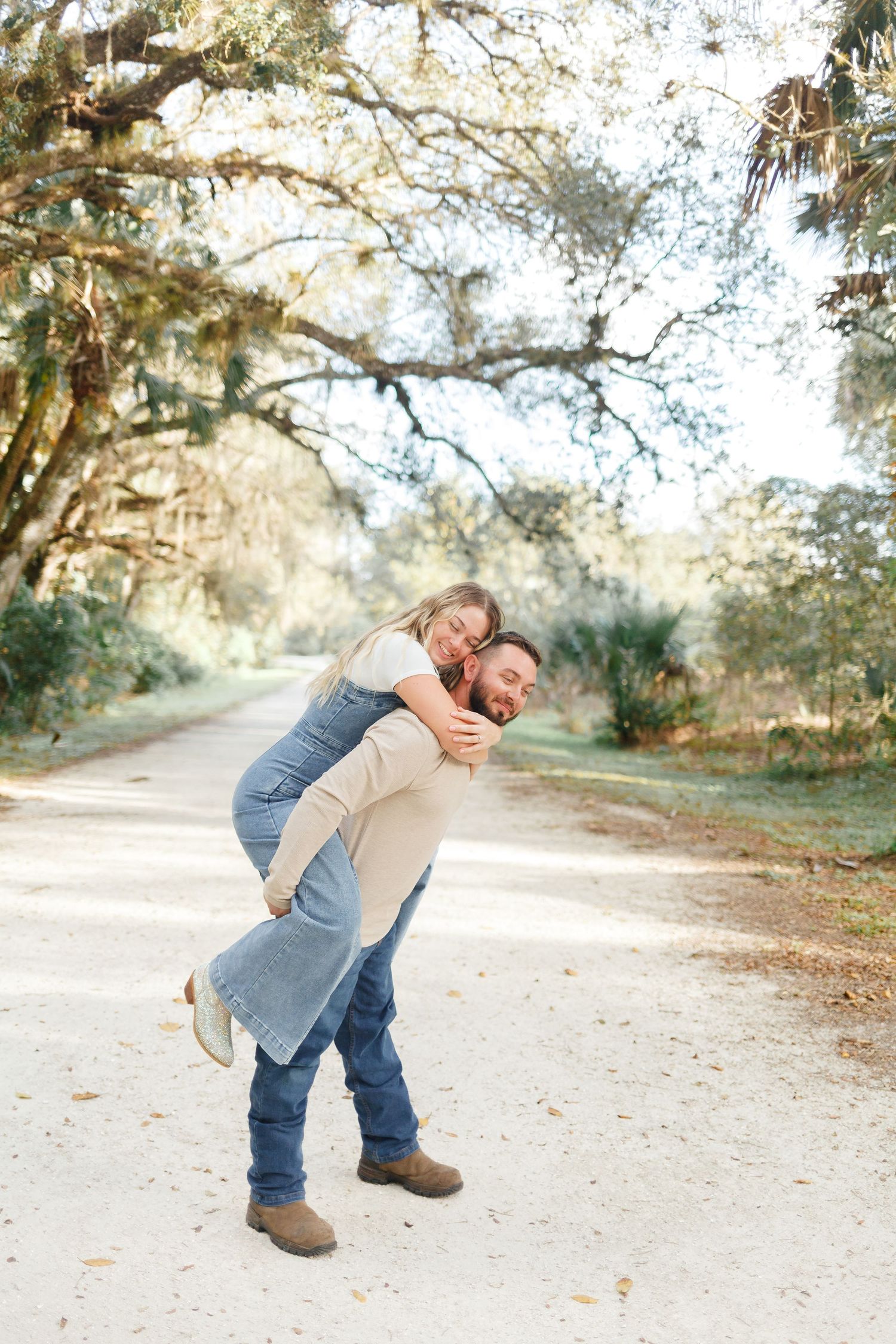 Engagment photos riverbend jupiter open field engagement photoshoot