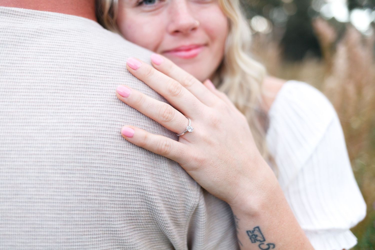 Engagment photos riverbend jupiter open field engagement photoshoot