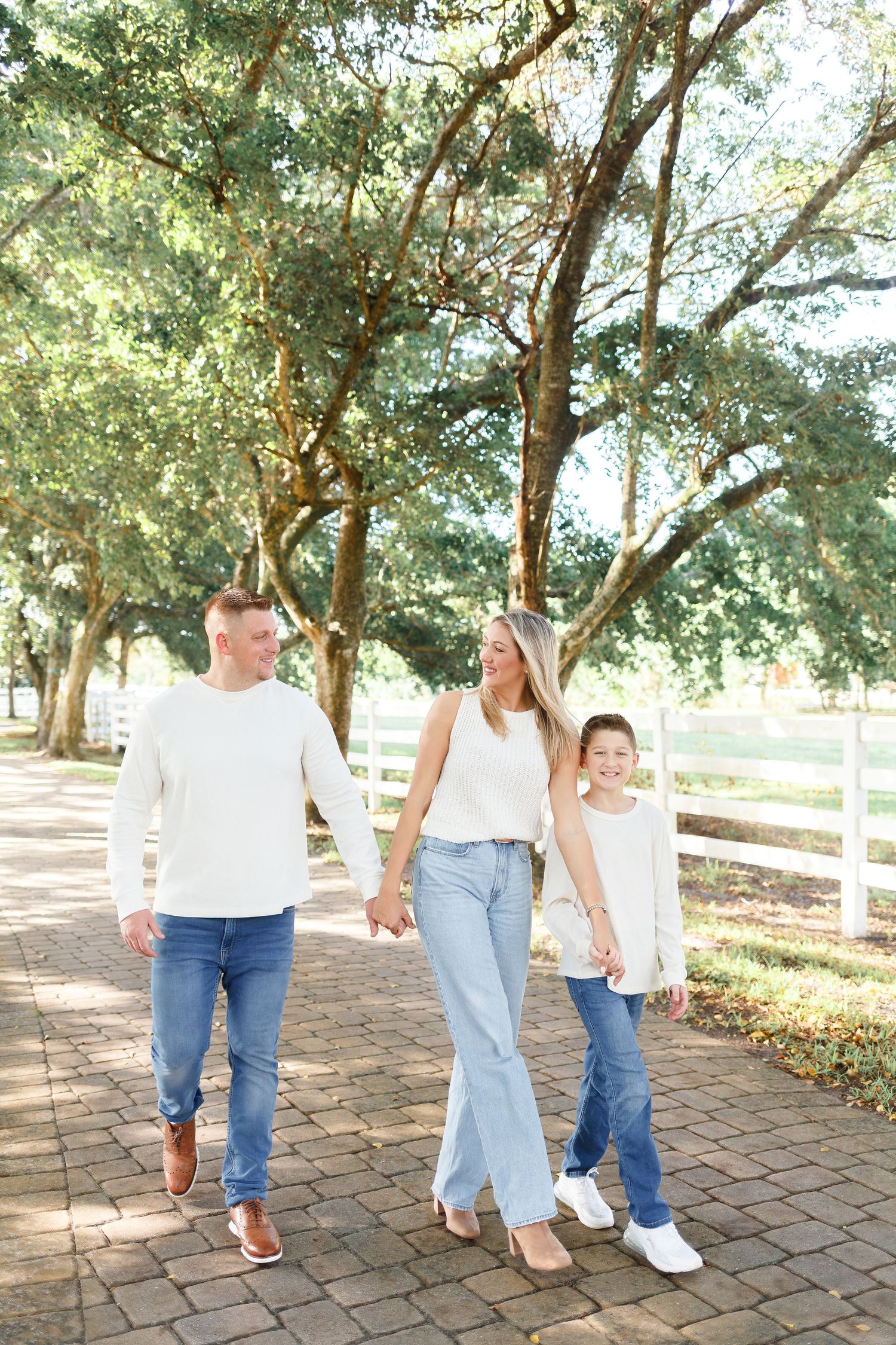 family photos spring open field photoshoot family photographer