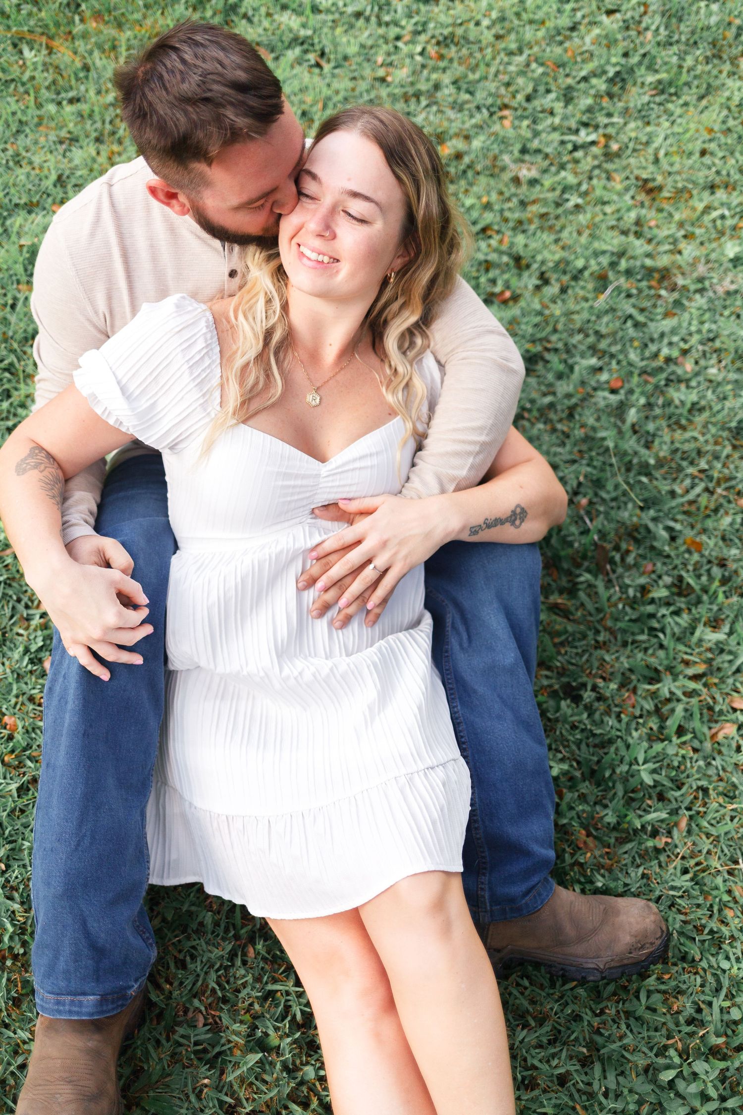 Engagment photos riverbend jupiter open field engagement photoshoot