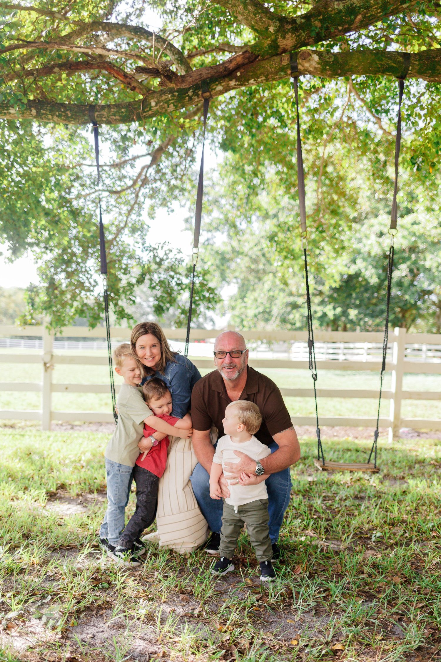 family photos spring open field photoshoot family photographer