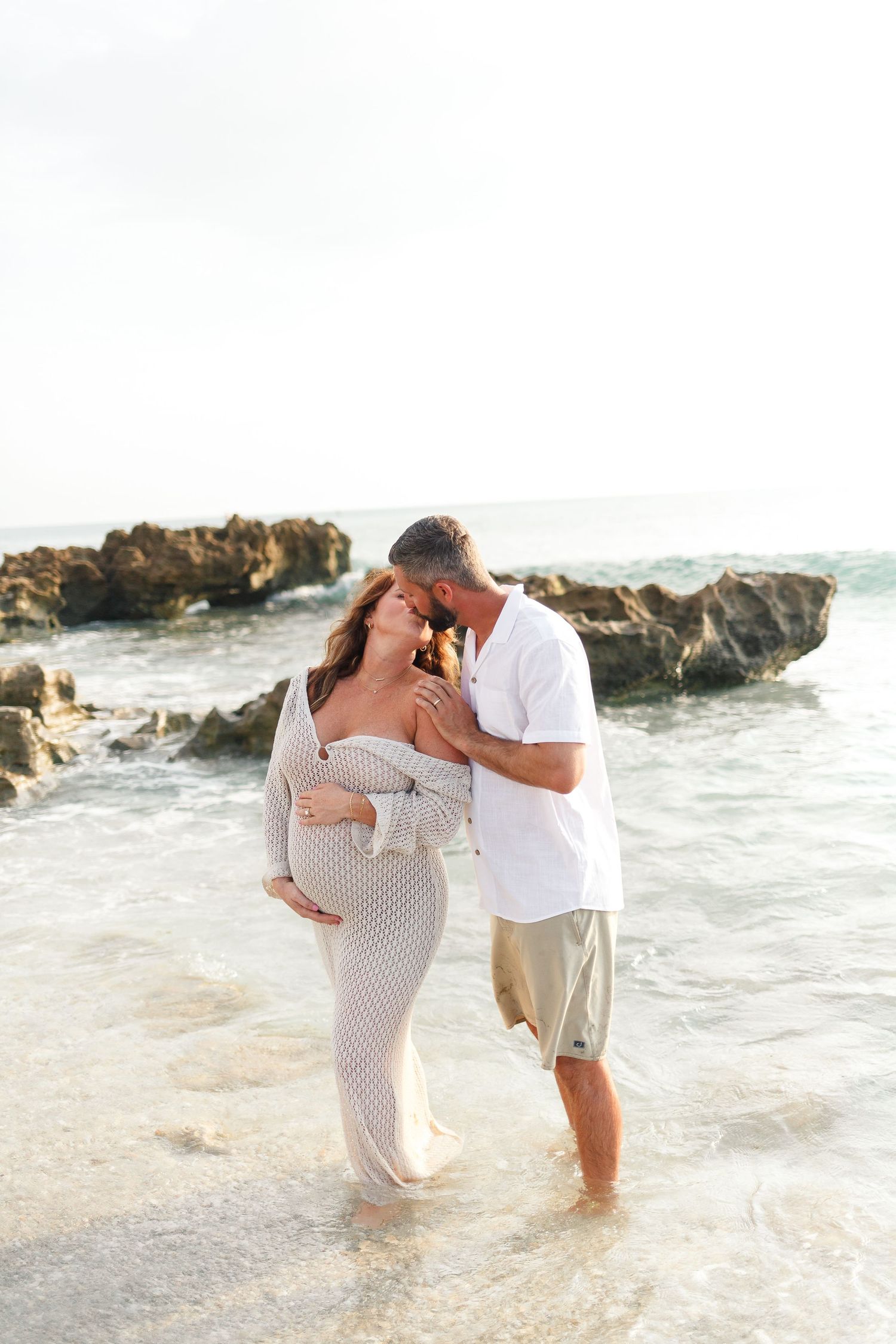 Maternity photoshoot at the beach