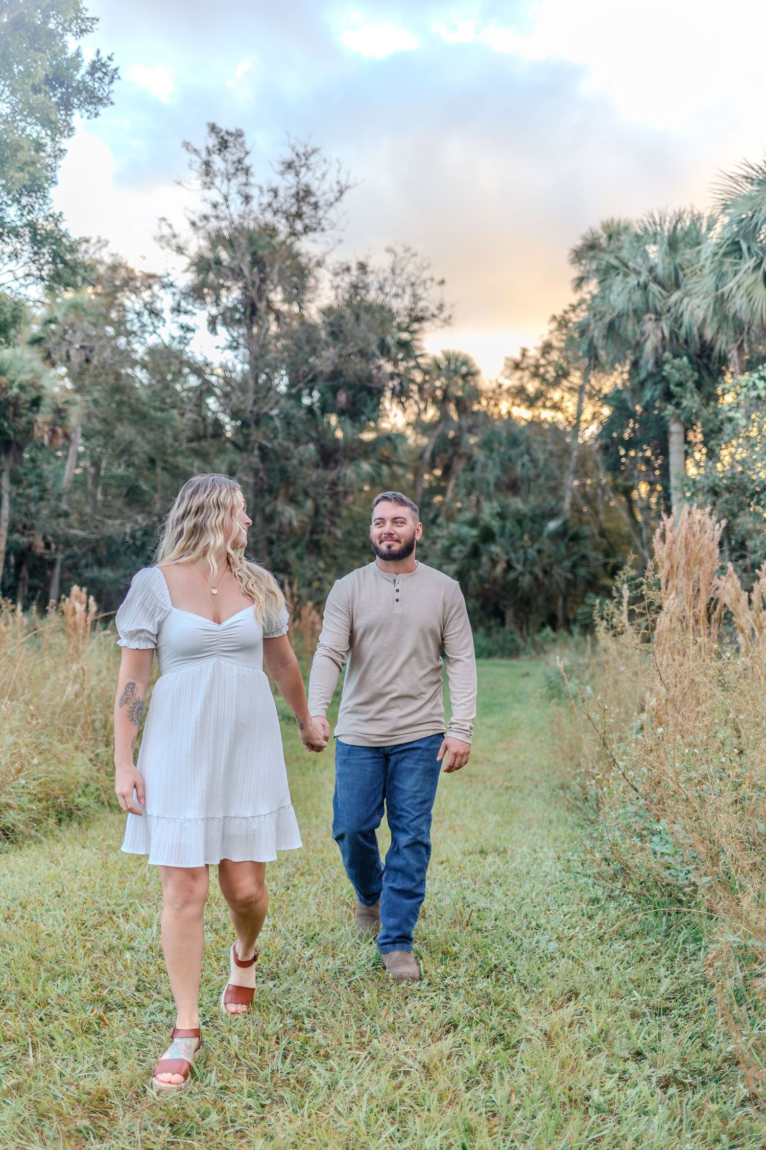 Engagment photos riverbend jupiter open field engagement photoshoot