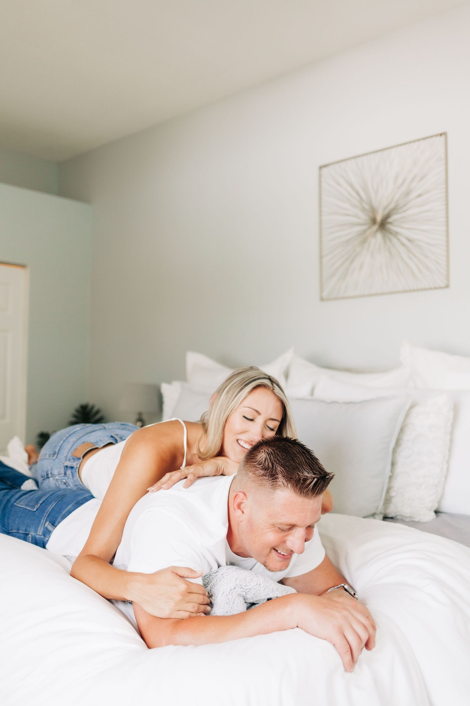 In home engagement photoshoot. in home engagement photographer