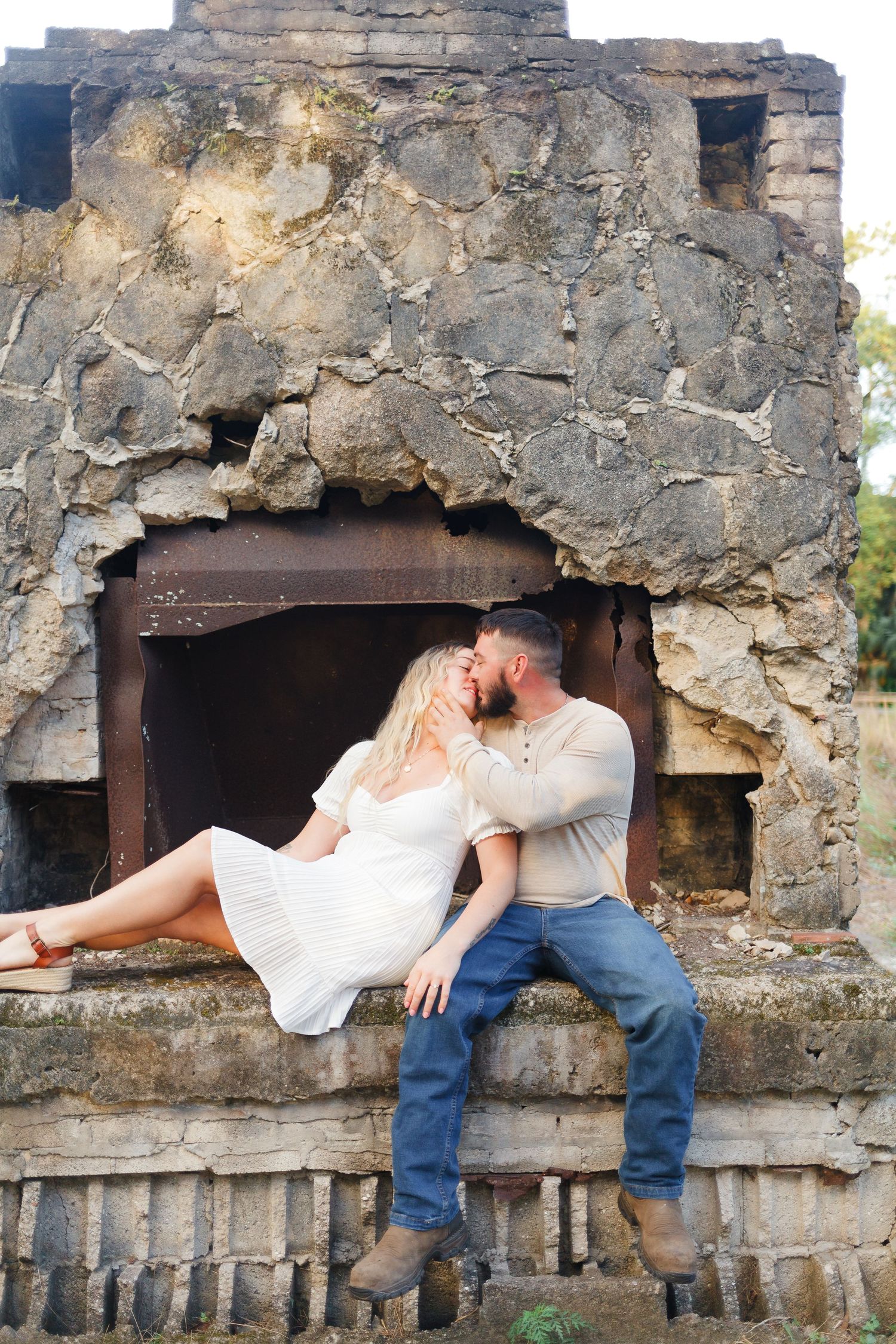 Engagment photos riverbend jupiter open field engagement photoshoot