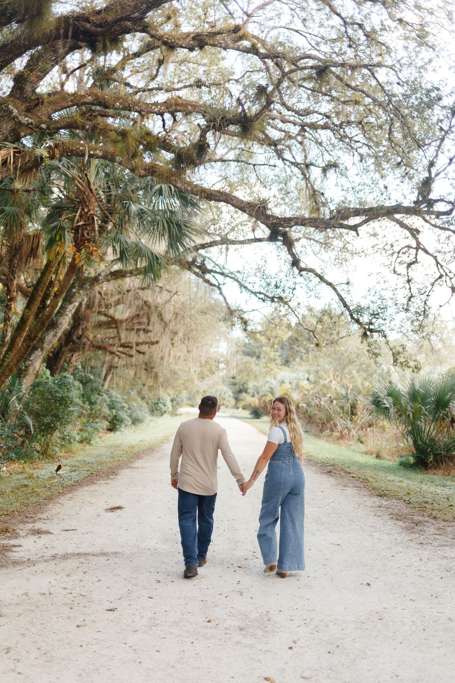 Engagment photos riverbend jupiter open field engagement photoshoot
