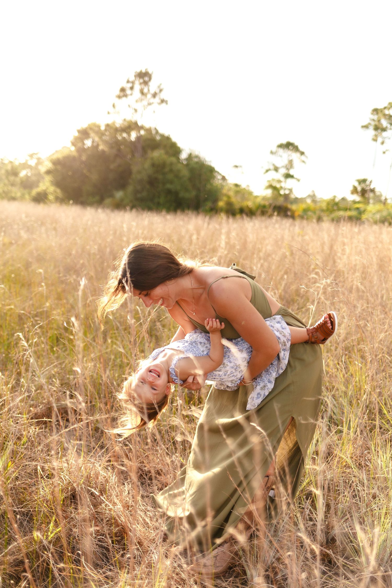 mommy and me photoshoot in the field