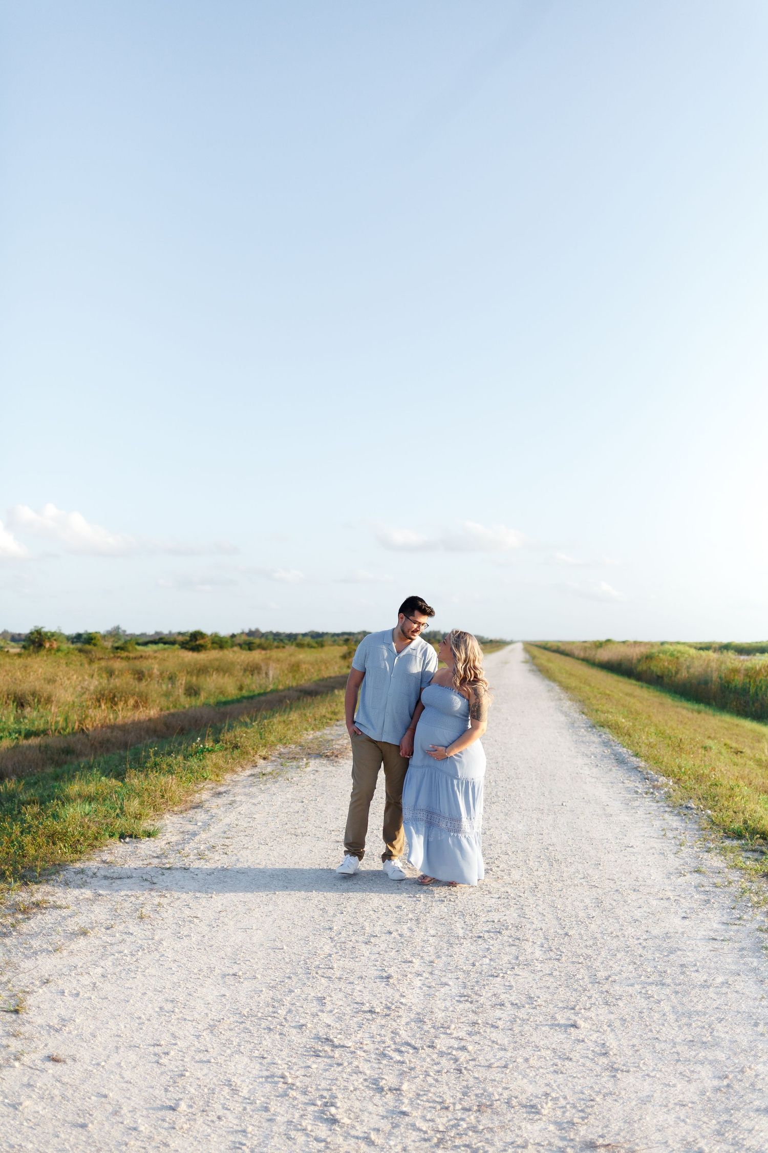 Maternity photoshoot in an open field