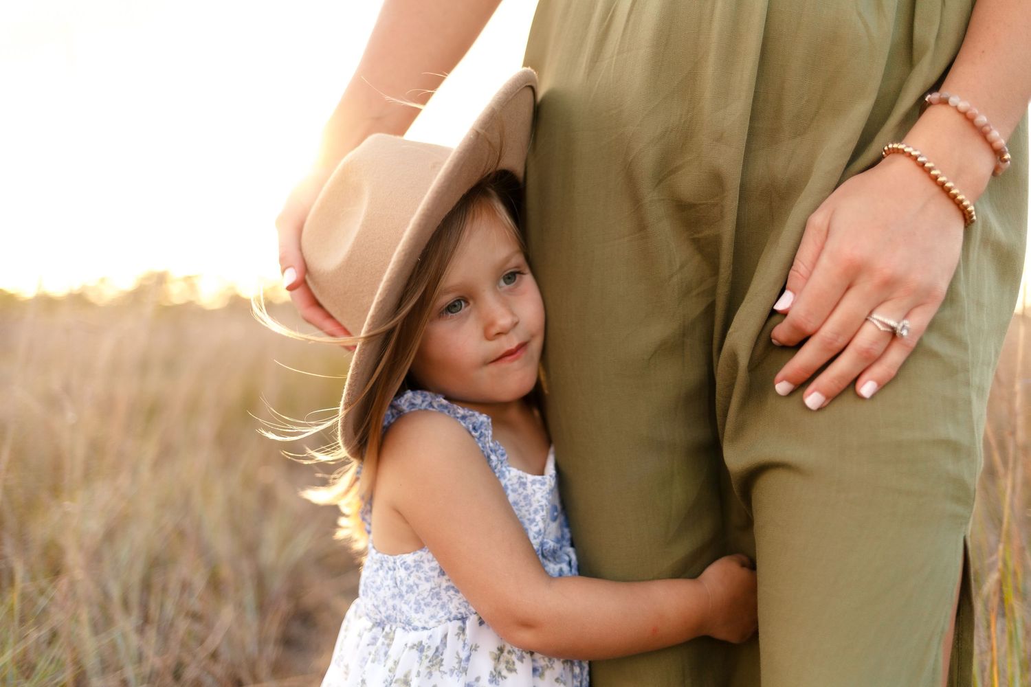 mommy and me photoshoot in a field