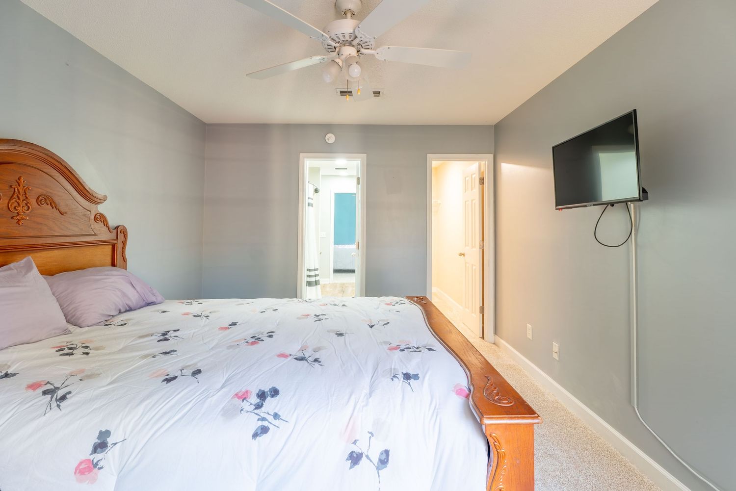 Large bedroom with walk-in closet near Dothan.
