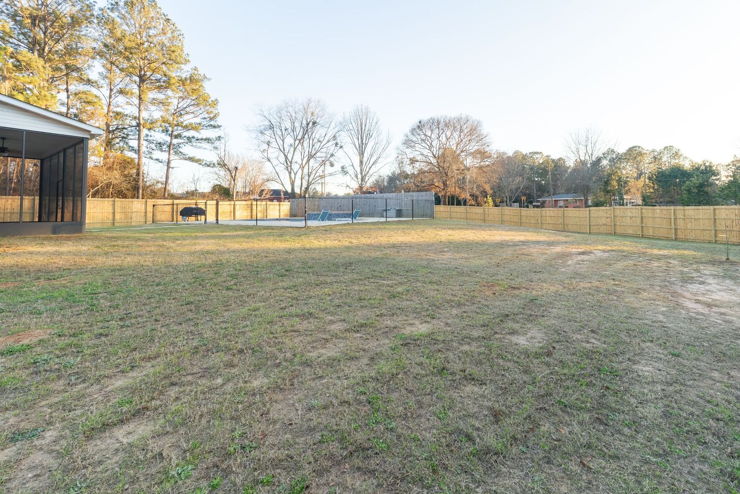 Large yard in Dothan.