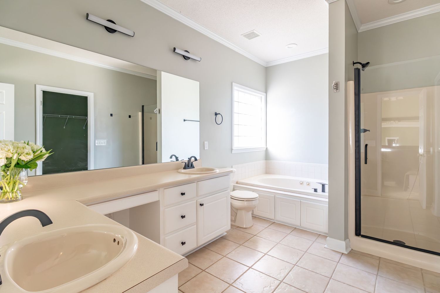 Large bathroom in Dothan house with swimming pool.