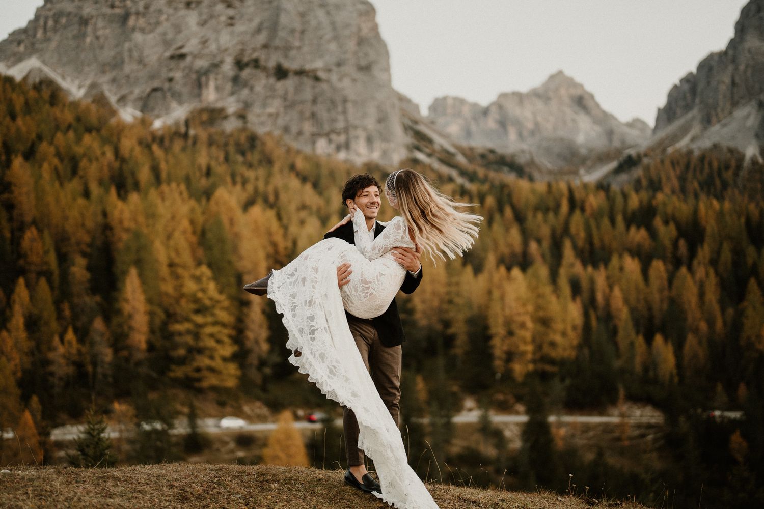 Romantic lift pose during mountain wedding photoshoot with autumn colors.