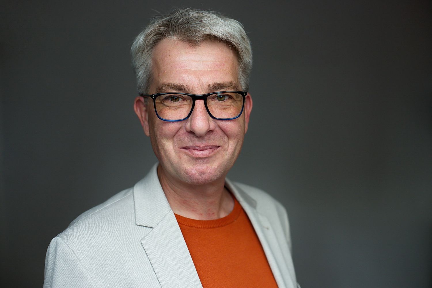 Bewerbungsfoto-Langenfeld-Hilden-Monheim-Leichlingen-Leverkusen-Duesseldorf-kompetent-individuell-professionell-tipps-ou
