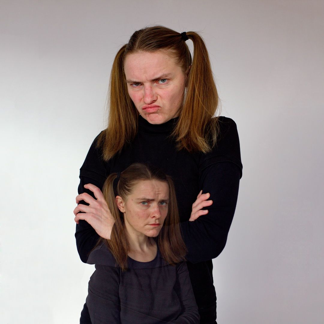 Doppelbelichtung und Slebstportrait. Inneres trauriges Kind umhüllt vom trotzigen Kind.