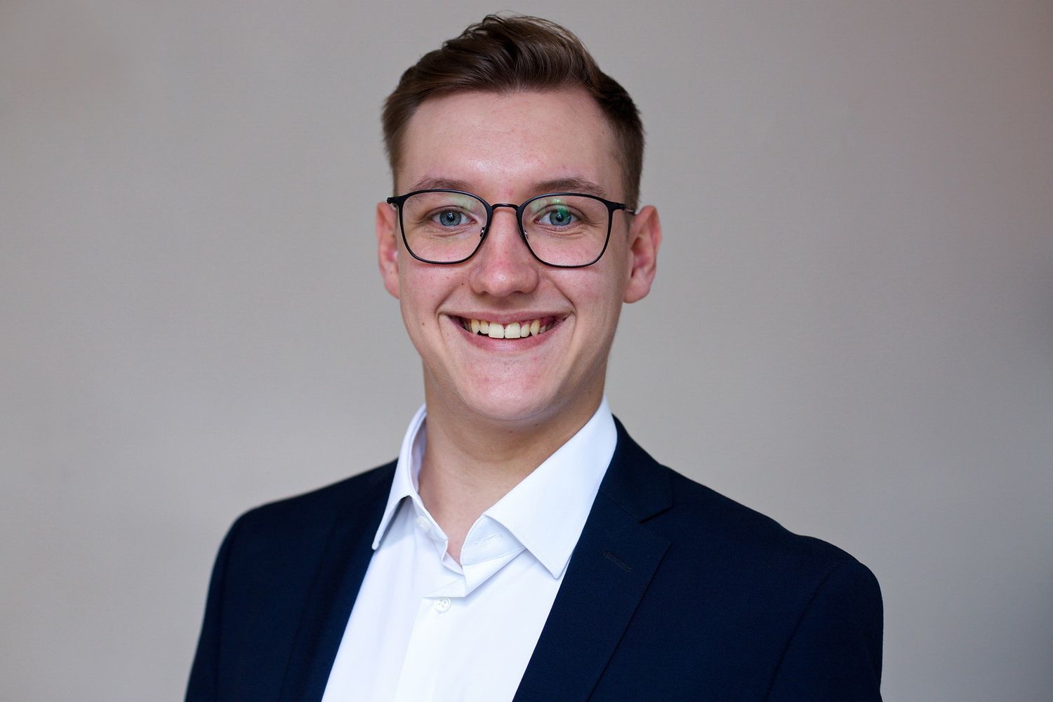 Bewerbungsfoto-Langenfeld-Hilden-Monheim-Leichlingen-Leverkusen-Duesseldorf-kompetent-individuell-professionell-tipps-ou
