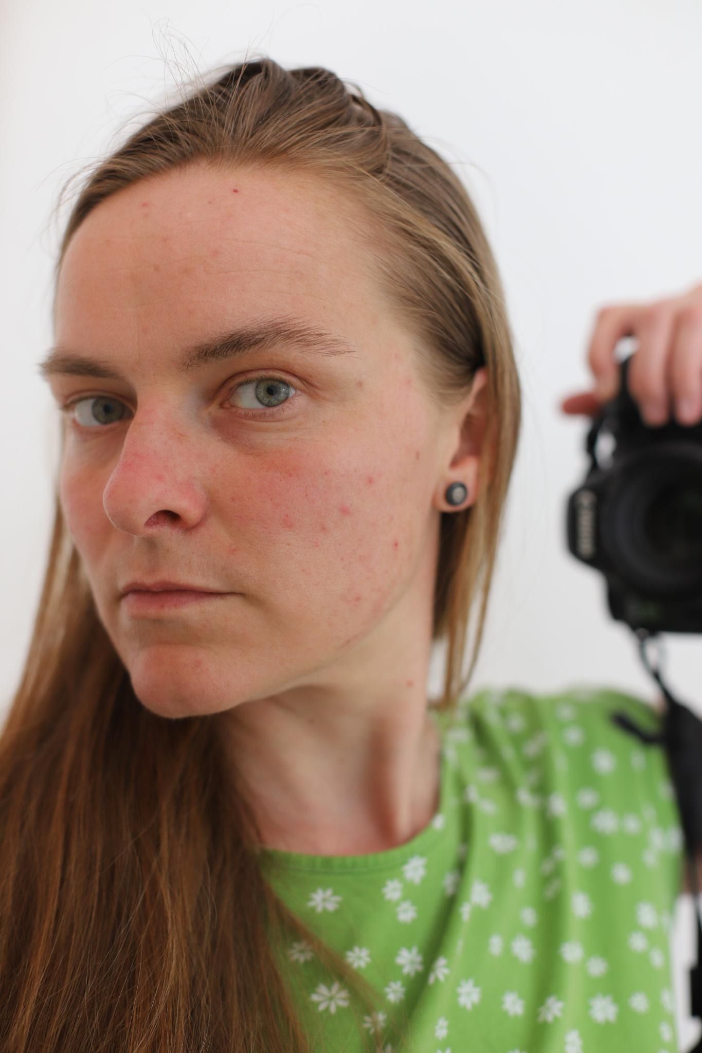 Portraitfotograf-langenfeld-tiefgruendig-kreativ-kuenstlerin-Christine-ehrliche-portraits-ungeschoent