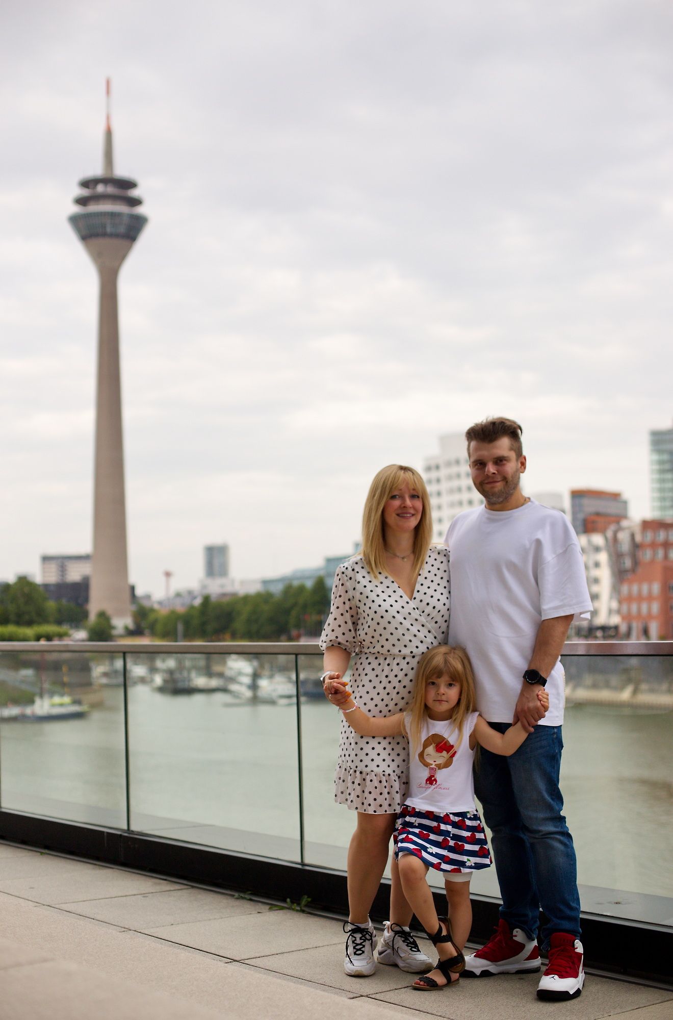 Familienportrait-Familienfotograf-Duesseldorf-Langenfeld-kreativ-authentisch