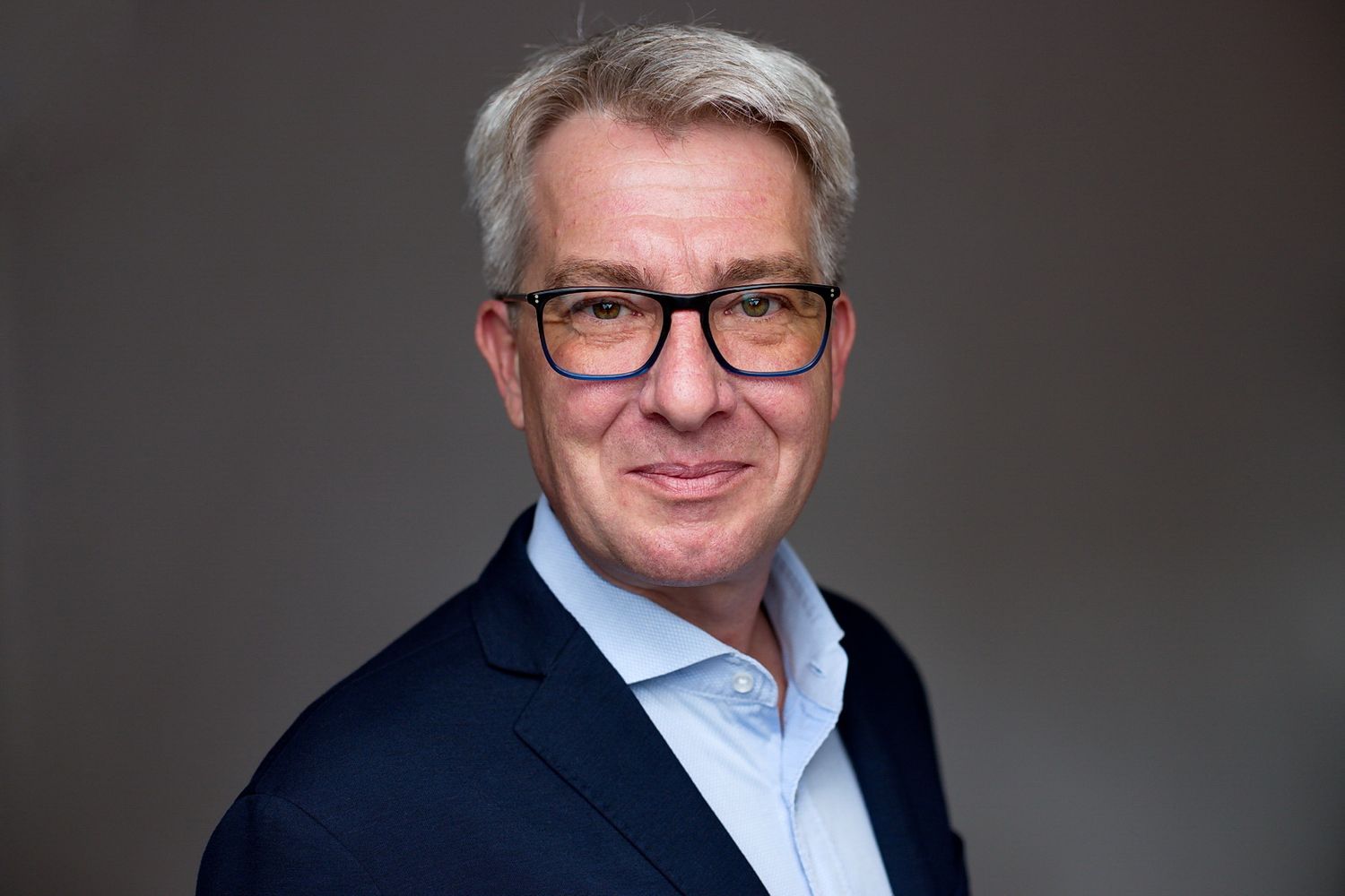 Bewerbungsfoto-Langenfeld-Hilden-Monheim-Leichlingen-Leverkusen-Duesseldorf-kompetent-individuell-professionell-tipps-ou
