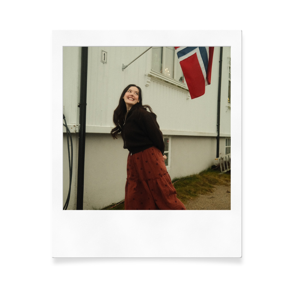 Polaroid snapshot featuring Norwegian flag and casual fashion.
