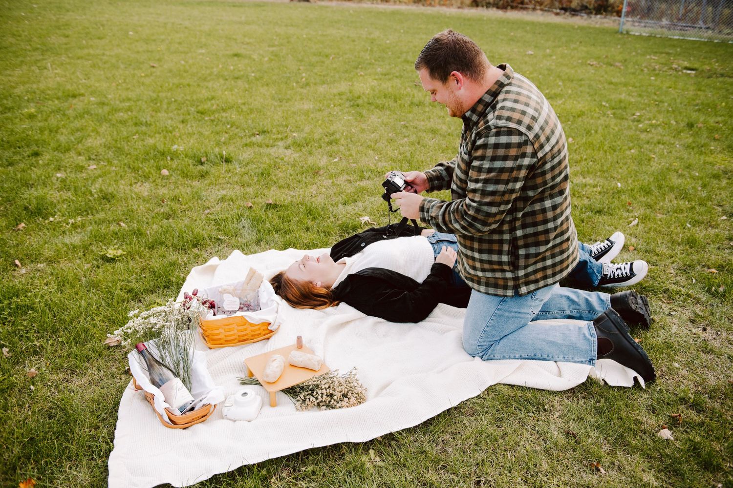 fall picnic engagement pictures