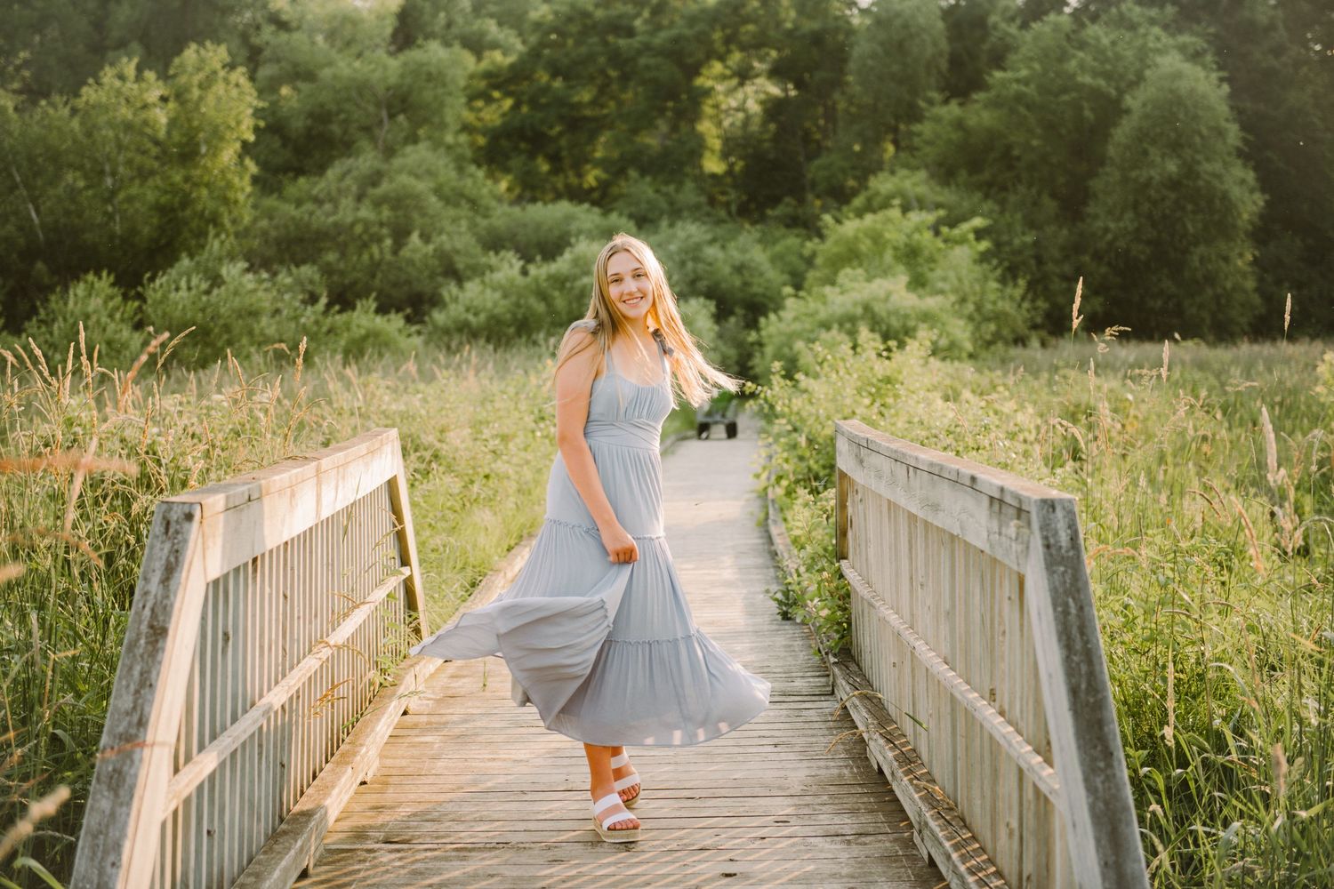 high school senior girl pictures on a walking bridge
