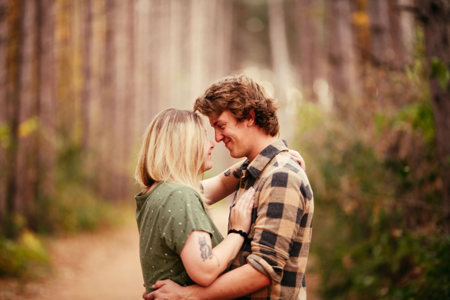 fall engagement photos minneapolis