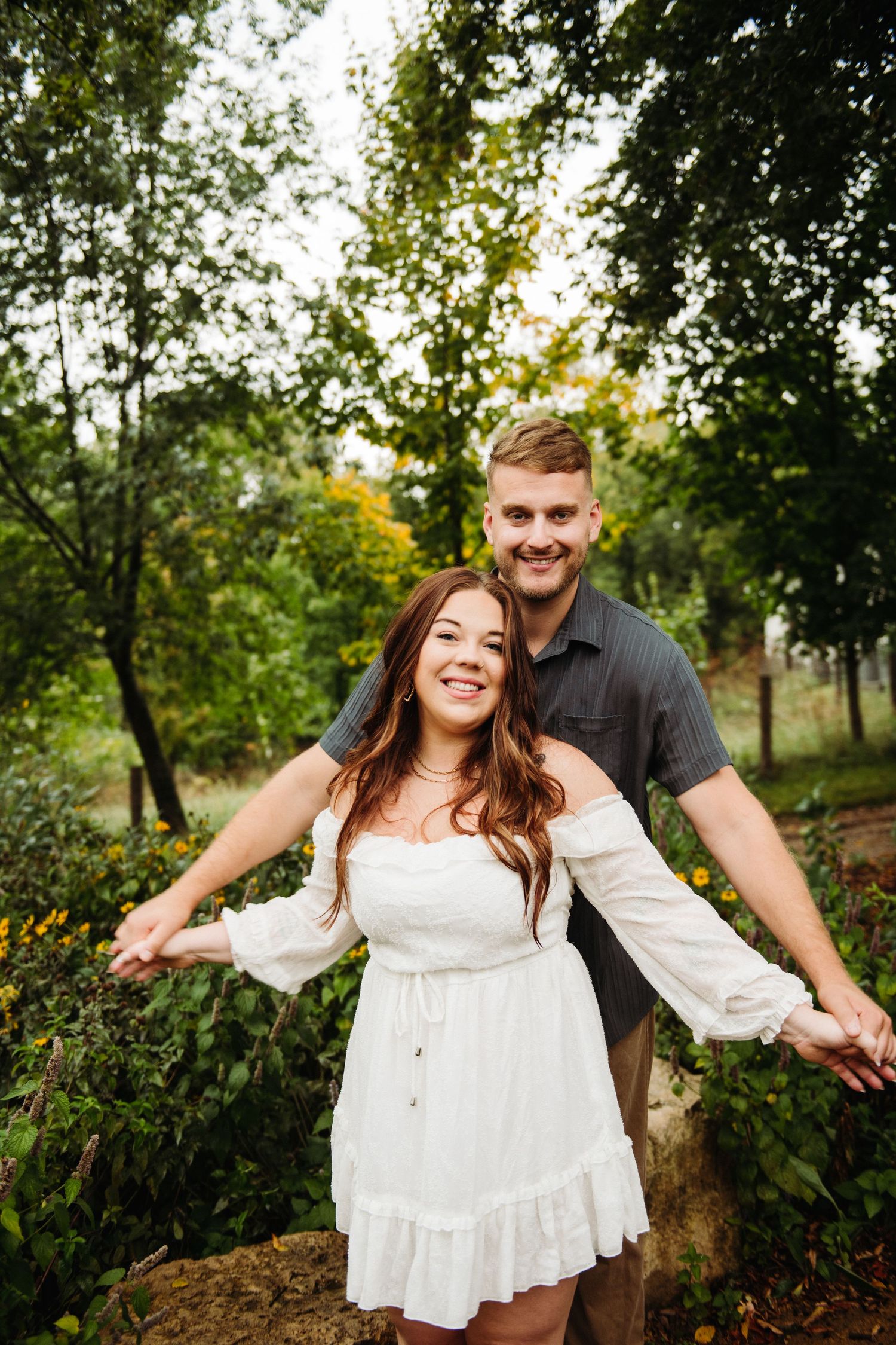 couple in engagement photos