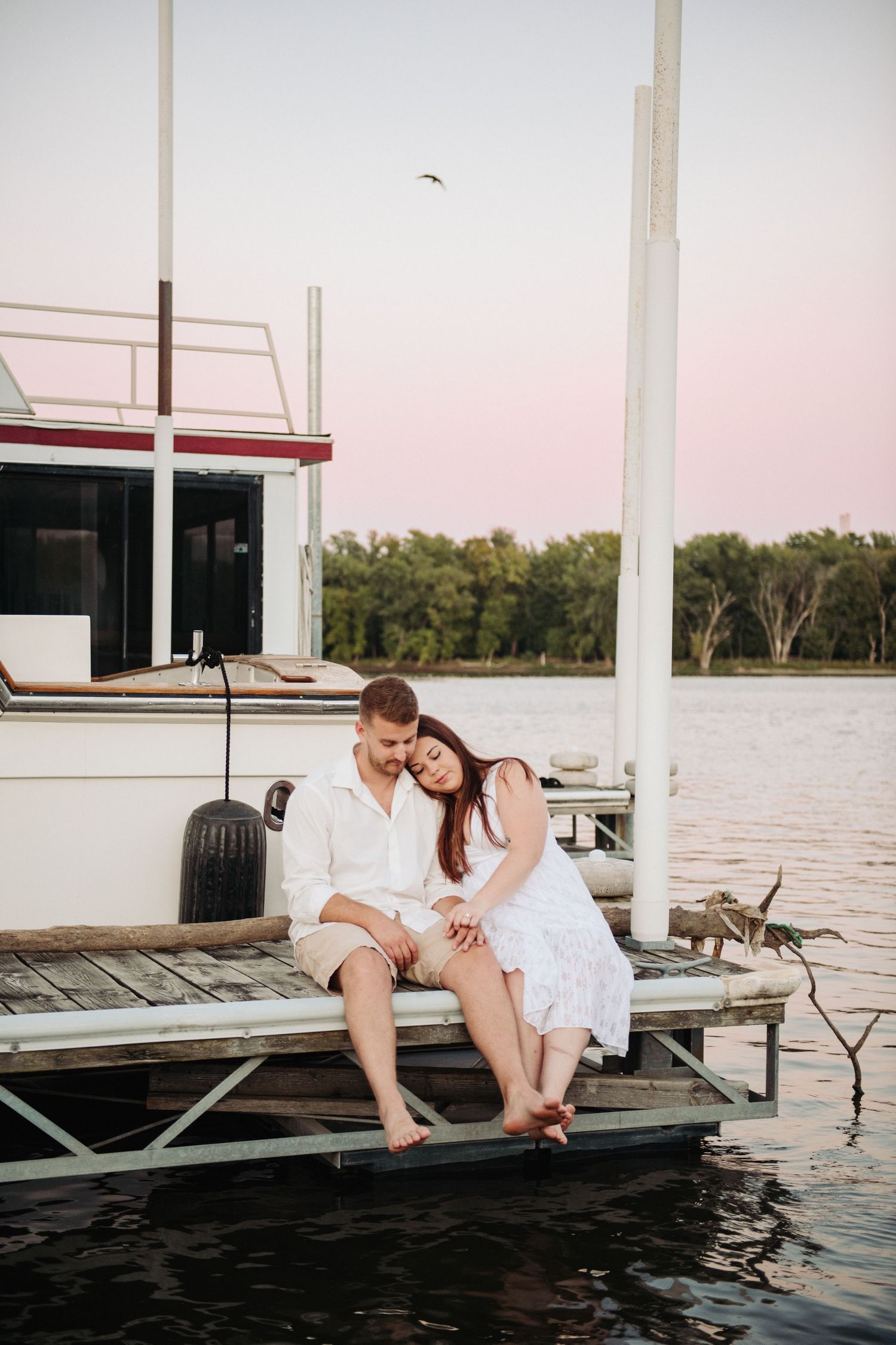 minnesota engagement pictures on lake