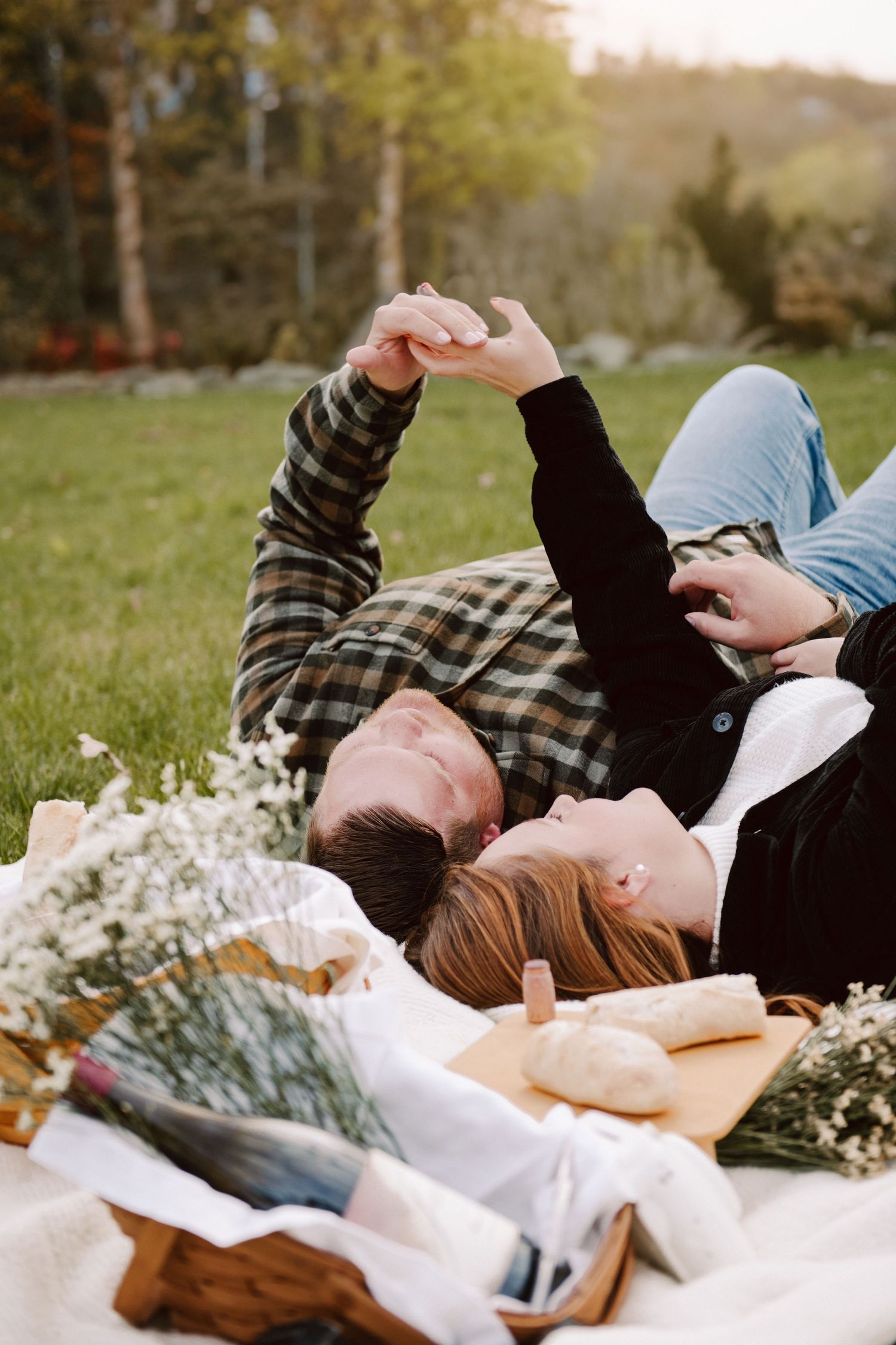 fall picnic engagement pictures