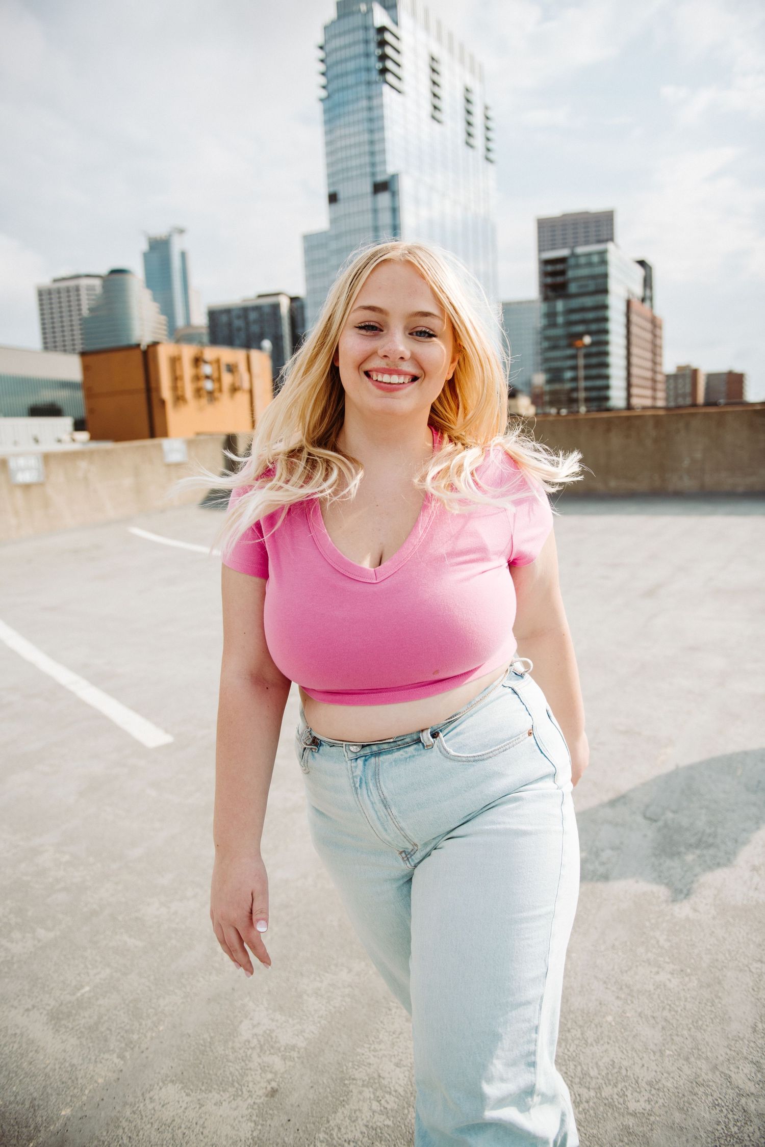 high school senior girl pictures on rooftop in minneapolis