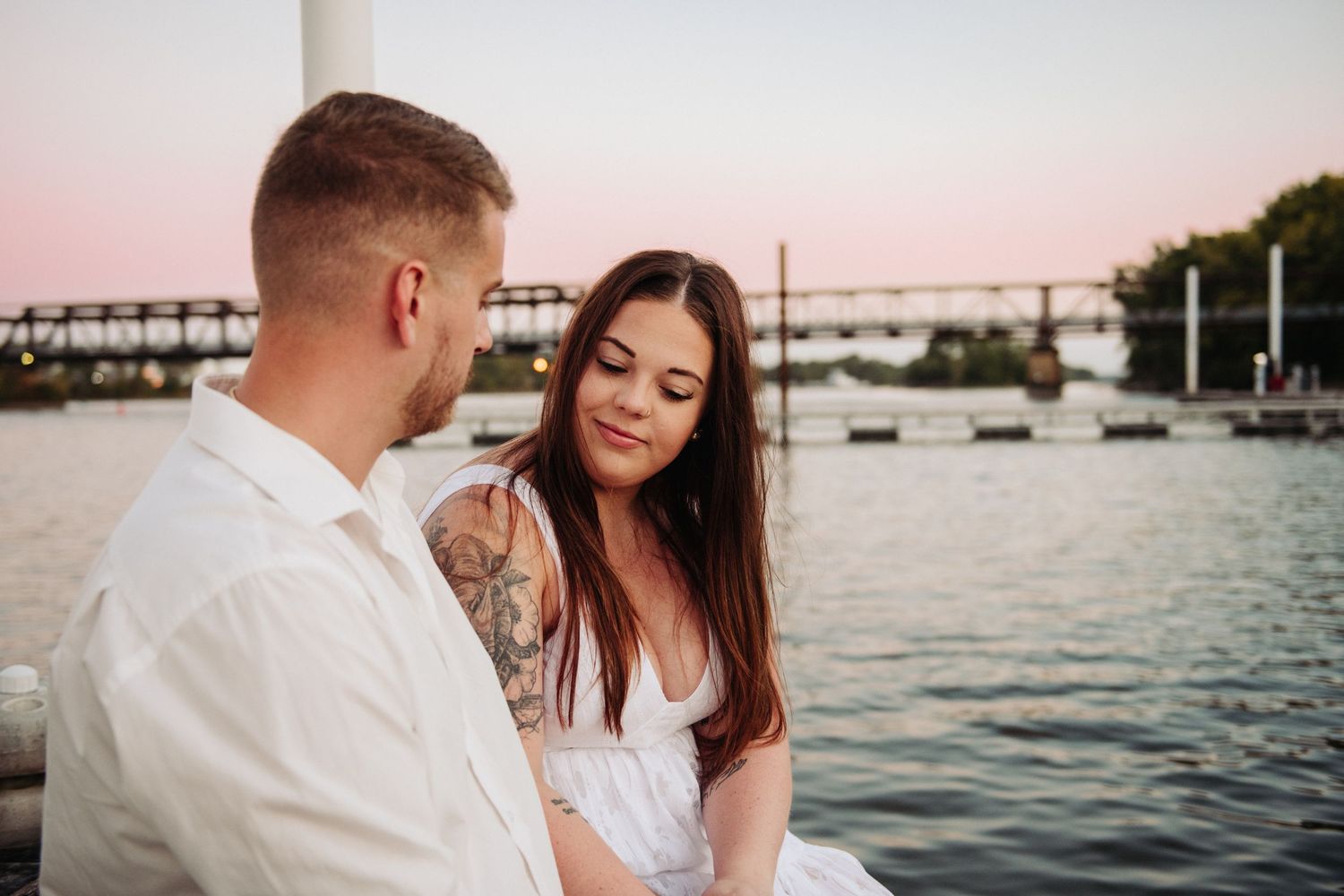 minnesota engagement pictures on lake