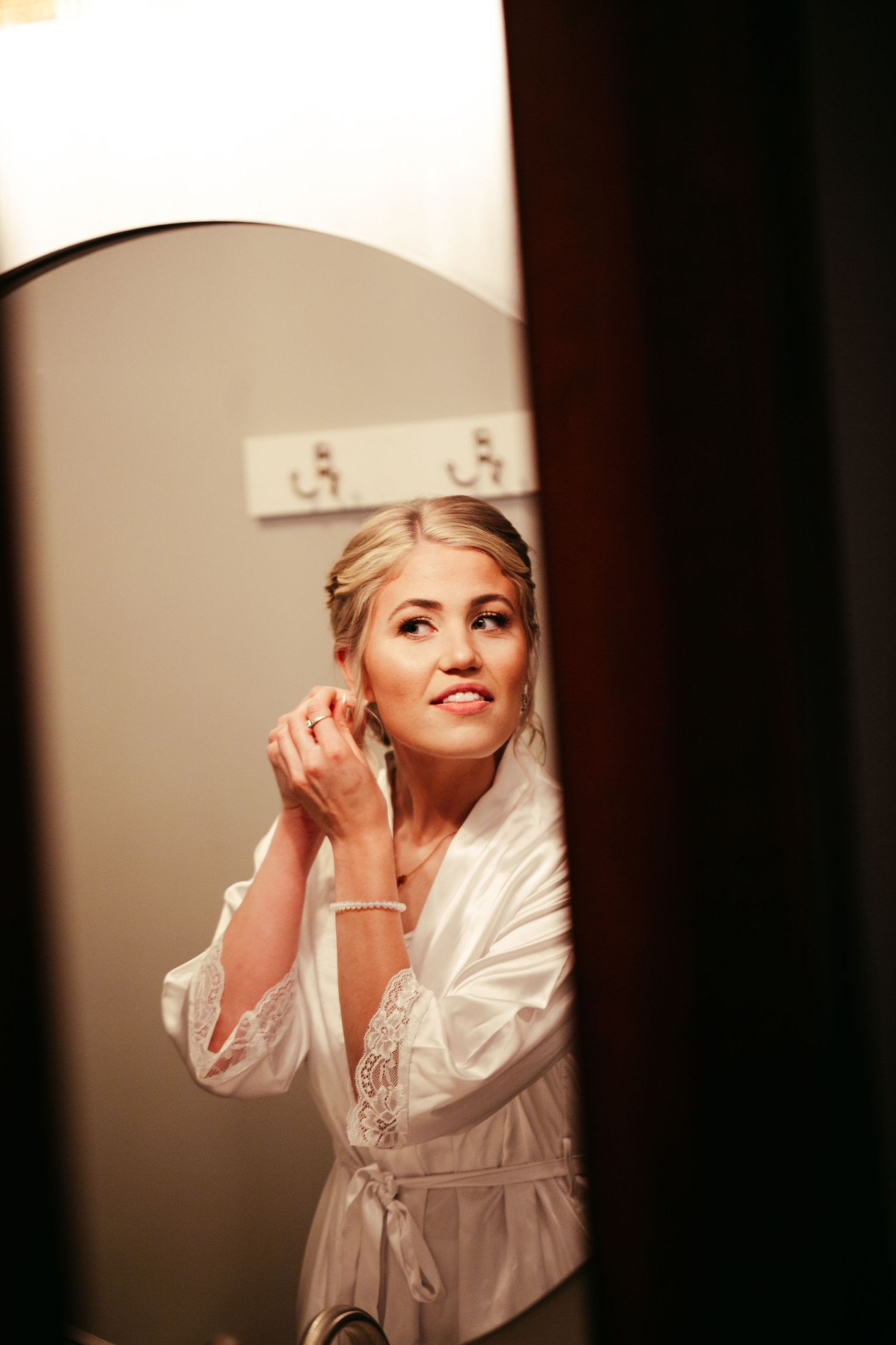bridal portrait in mirror