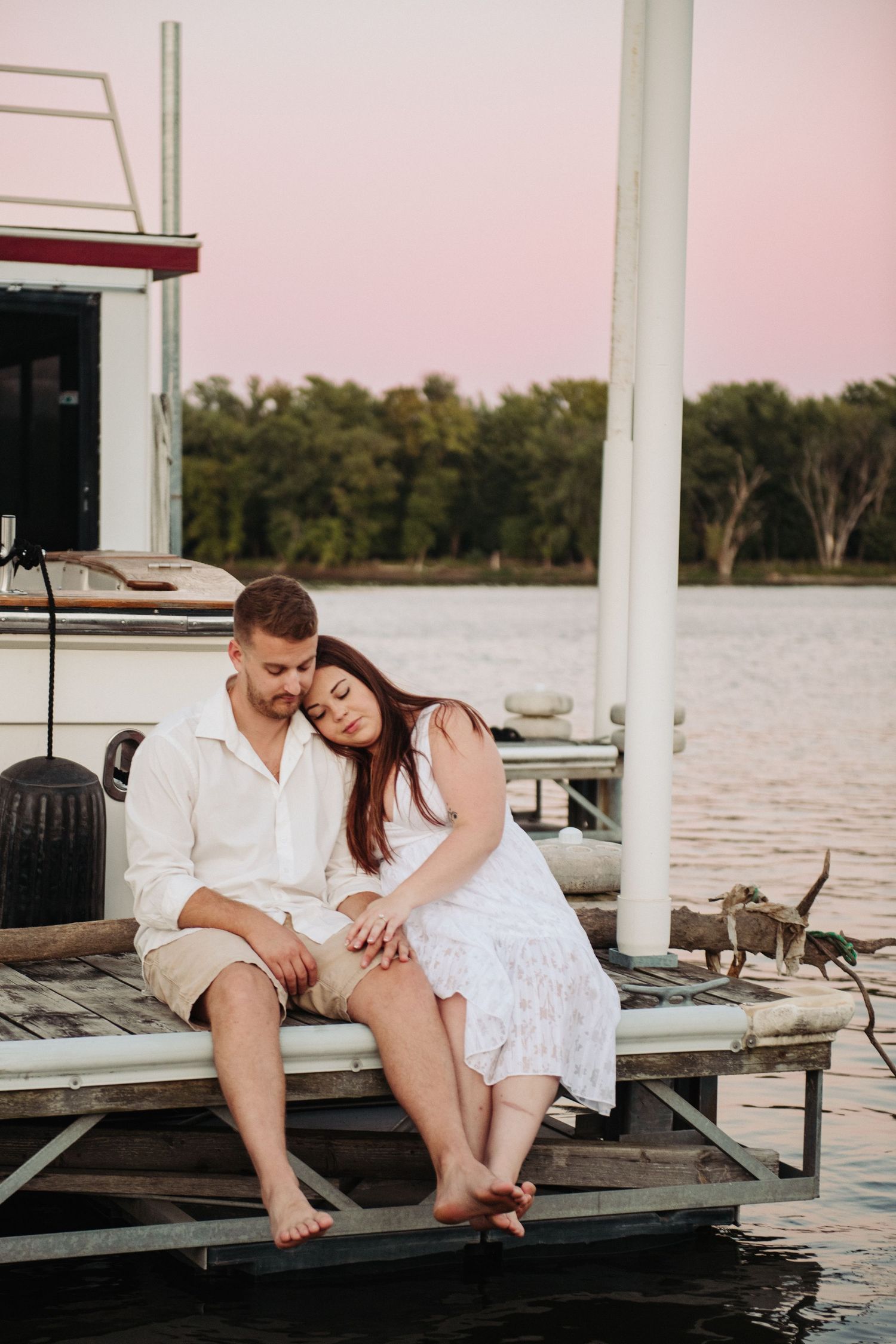 minnesota engagement pictures on lake