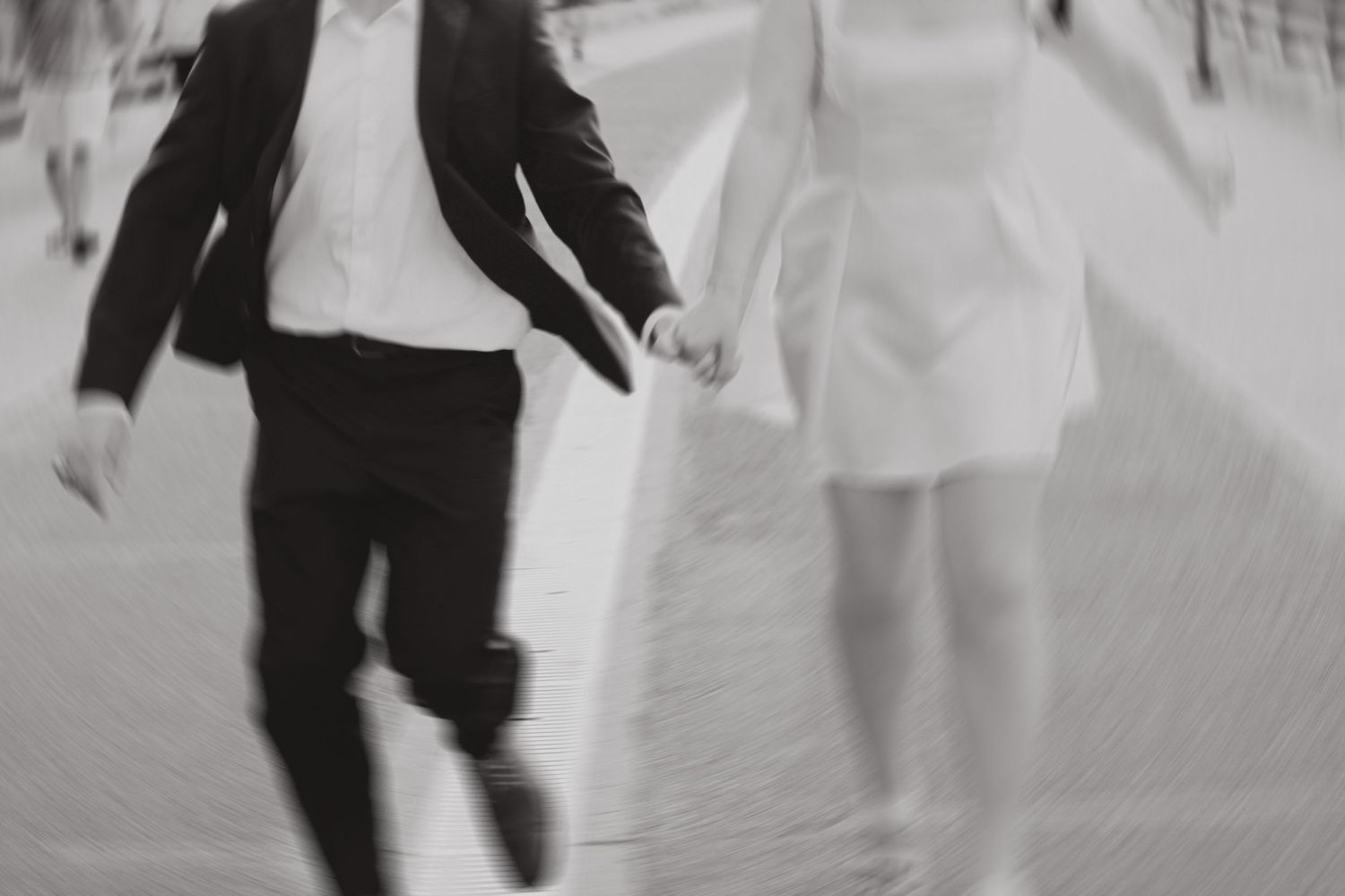 engagement pictures in minneapolis on stone arch bridge
