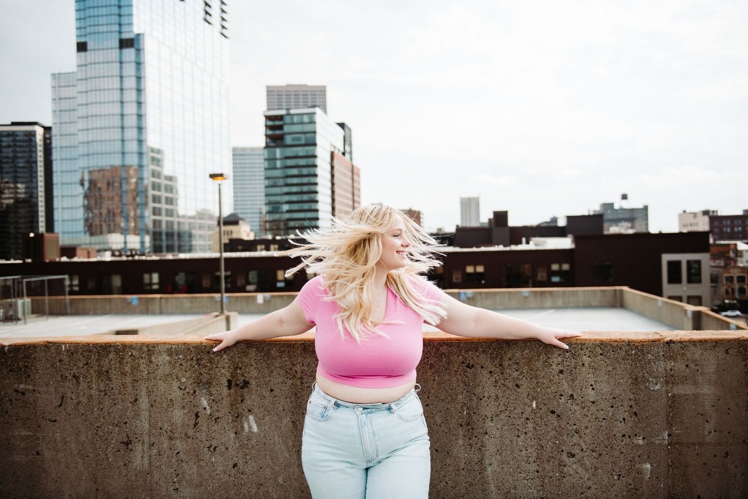high school senior girl pictures on rooftop in minneapolis
