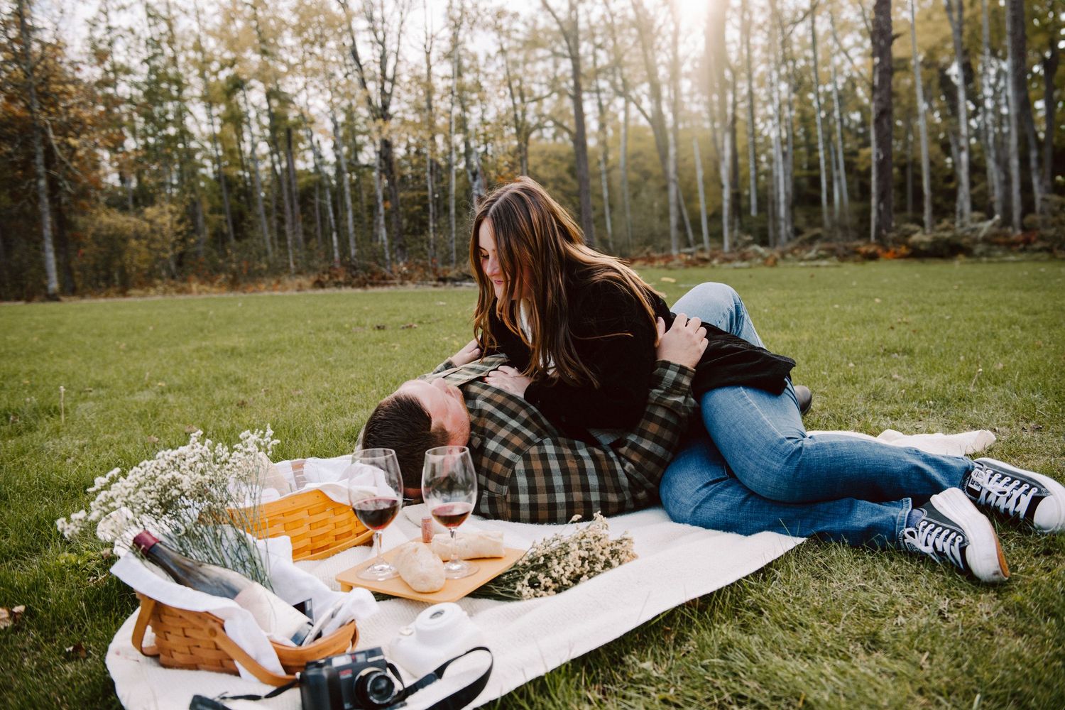 fall picnic engagement pictures
