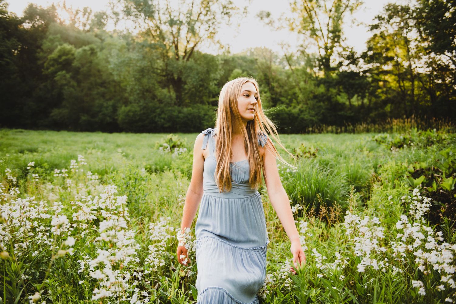 high school senior girl pictures in a field with flowers