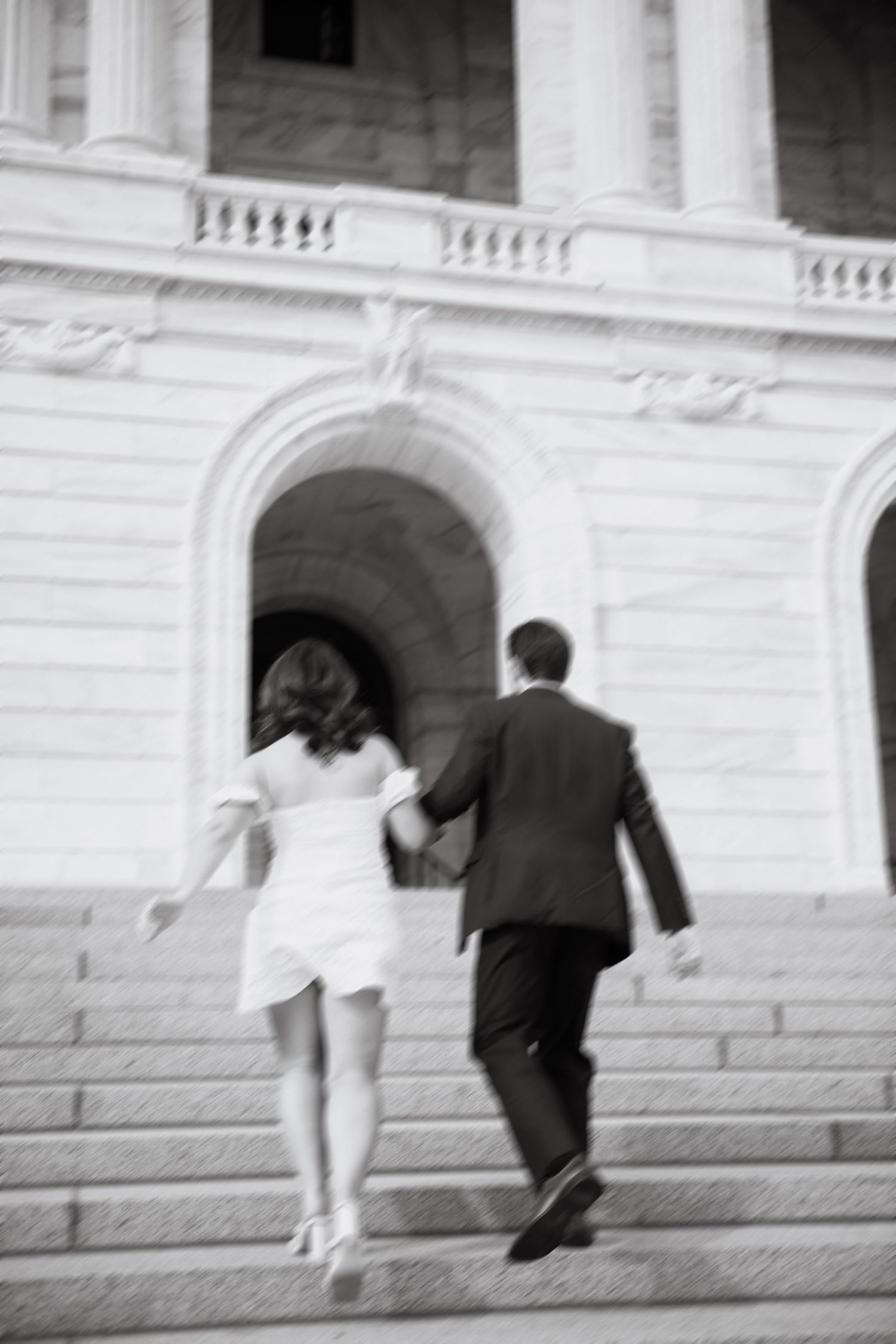 black and white engagement pictures at minnesota state capitol