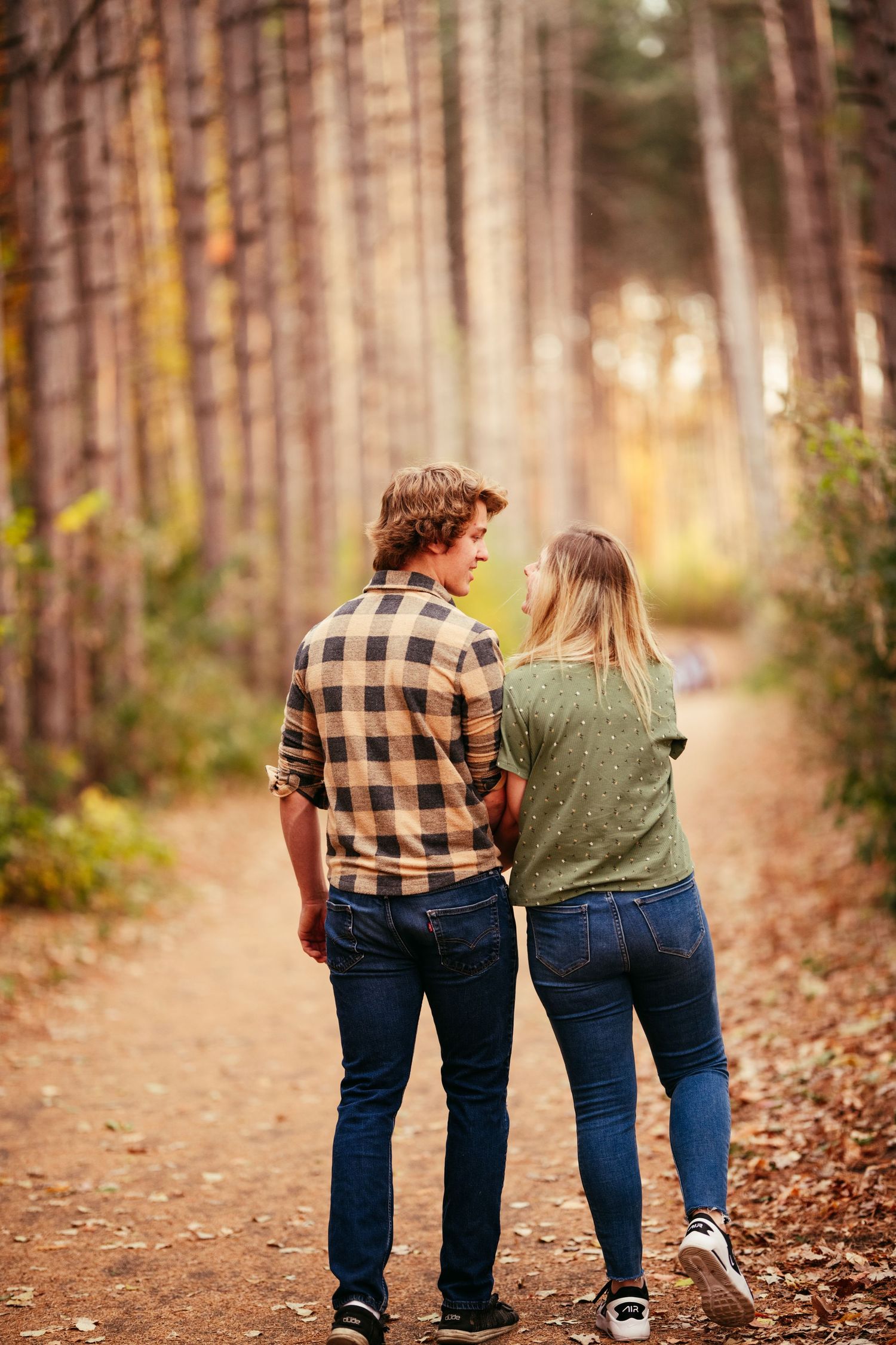 fall engagement photos minneapolis