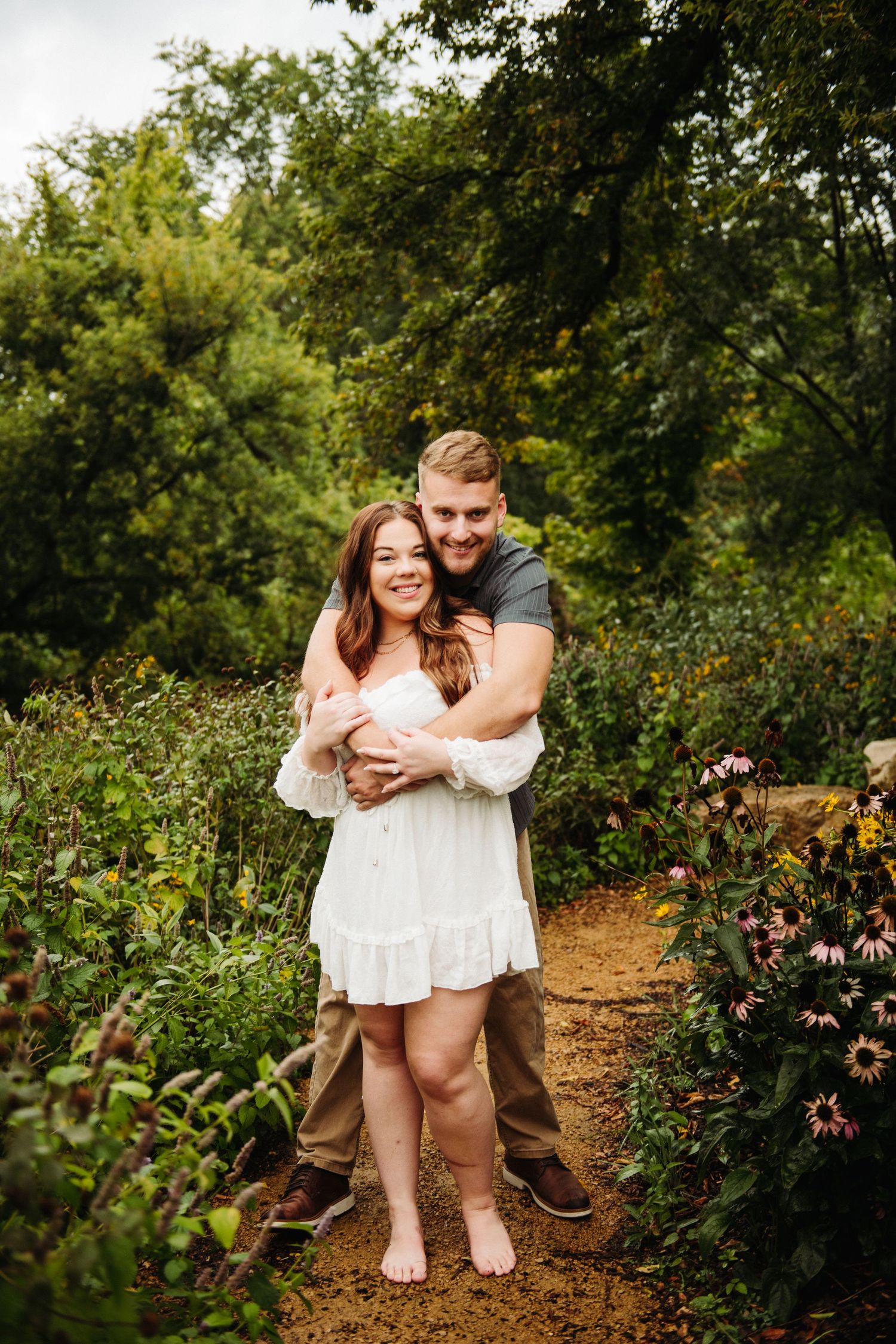 couple in engagement photos