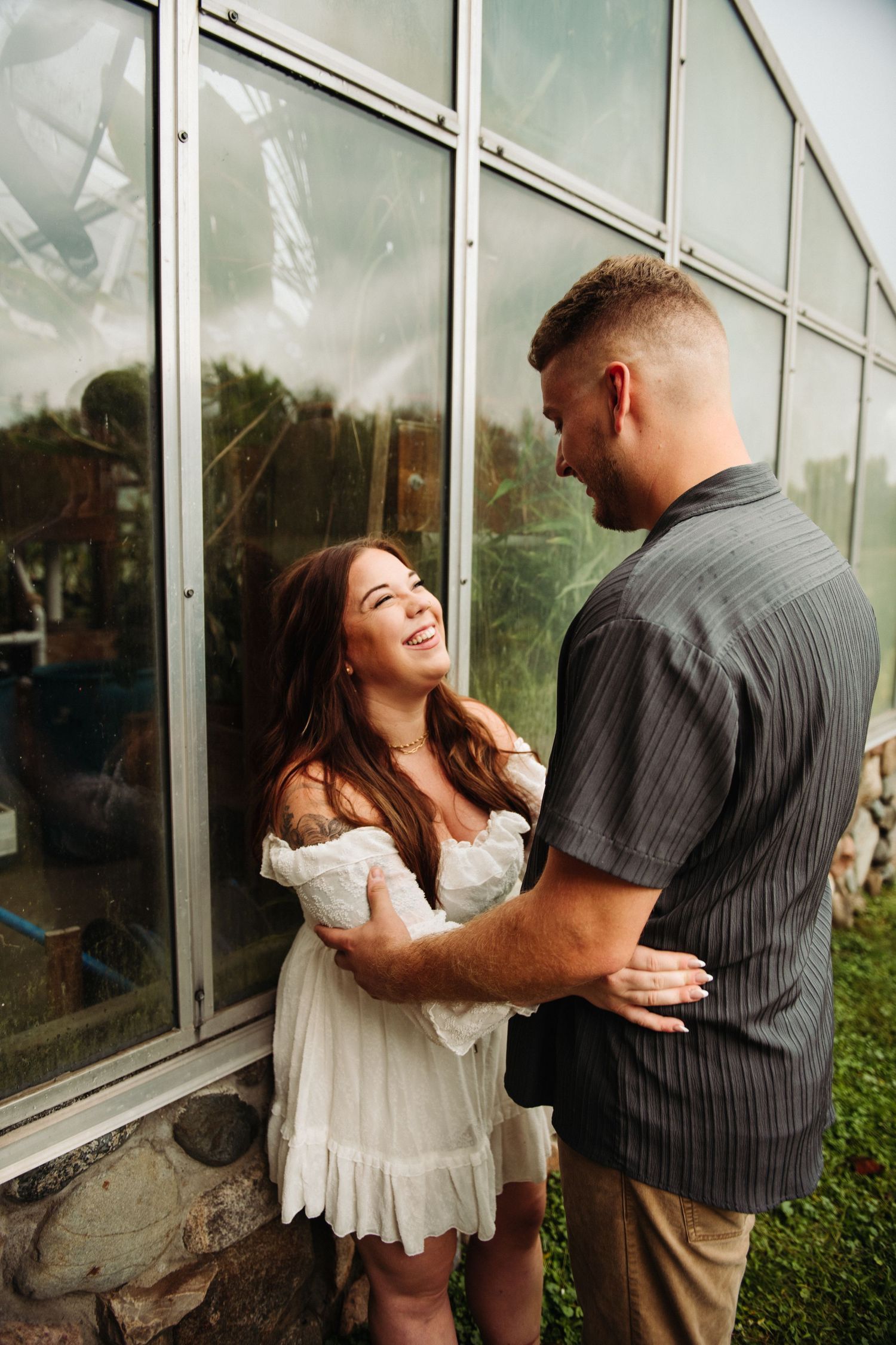 couple in engagement photos