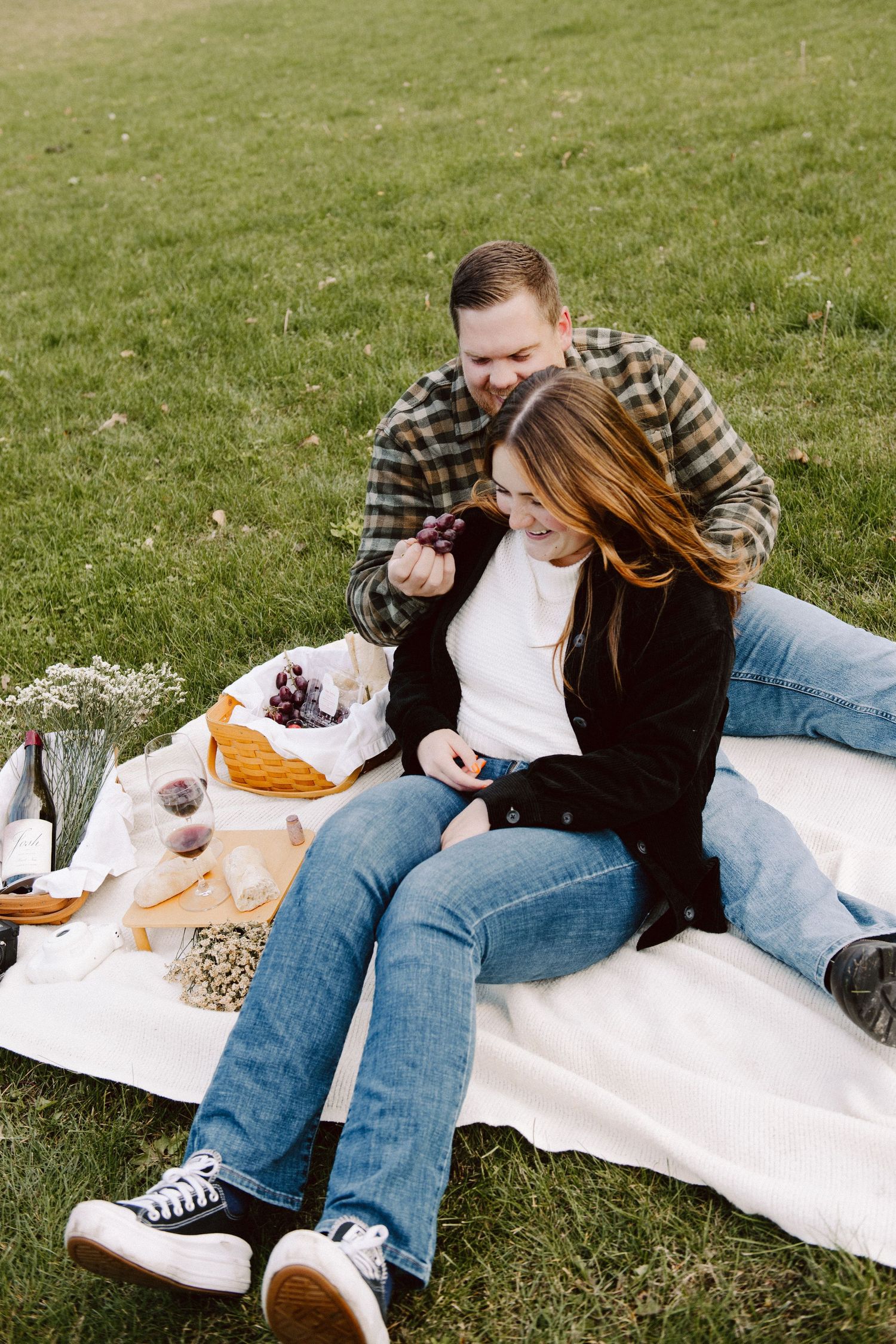 fall picnic engagement pictures