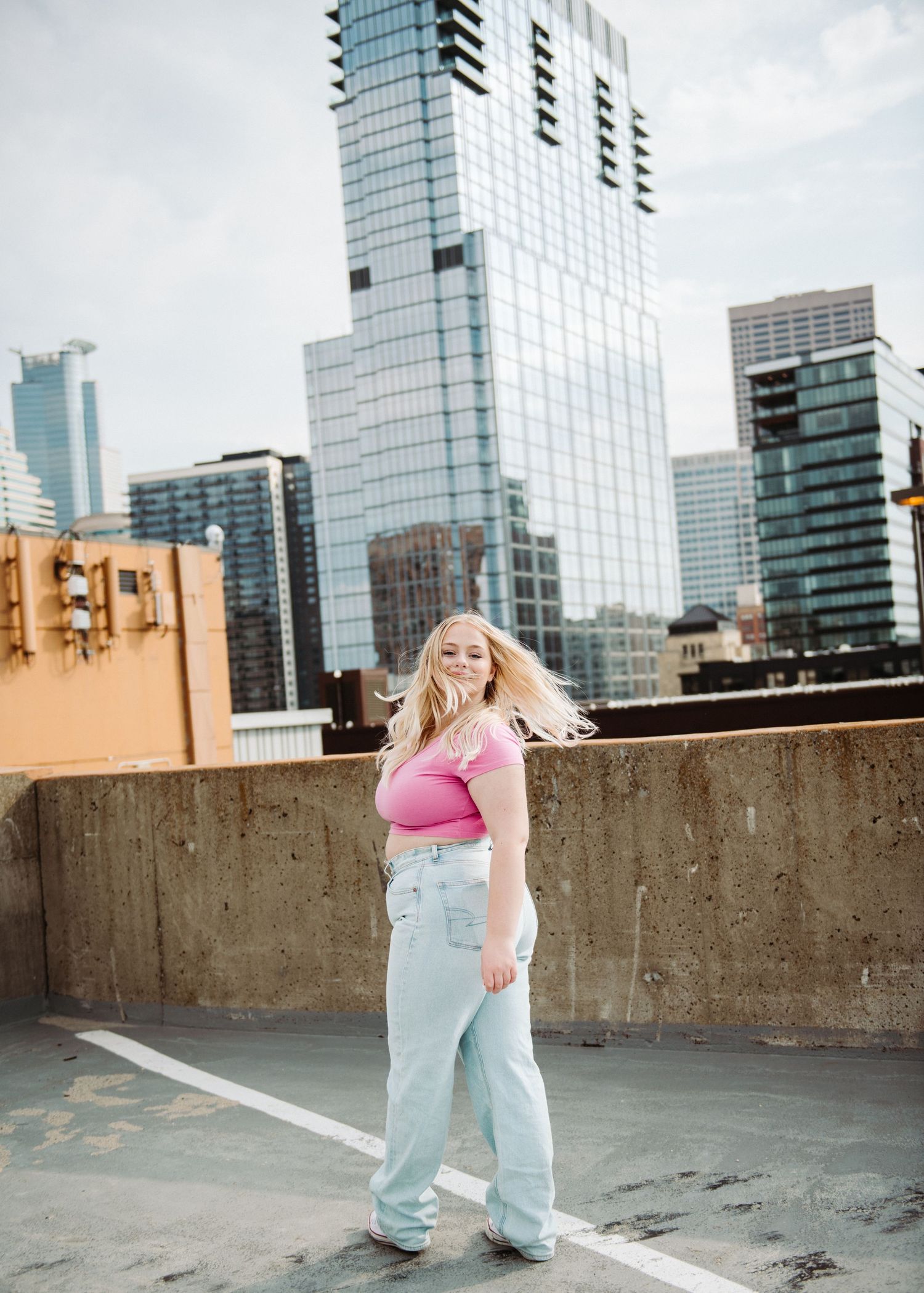high school senior girl pictures on rooftop in minneapolis